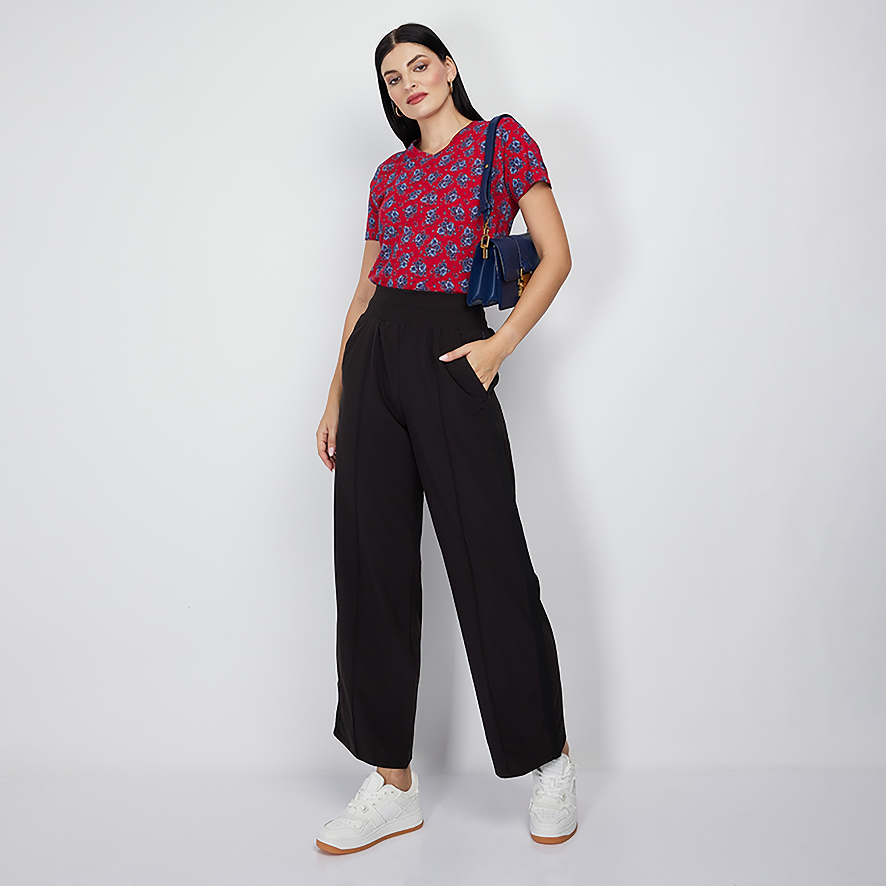 بلوزة نسائية بياقة على شكل حرف V وطبعة زهور وأكمام قصيرة من بيفرلي هيلز بولو كلوب-women-clothing-shirtsandblouses-blouses-image-2