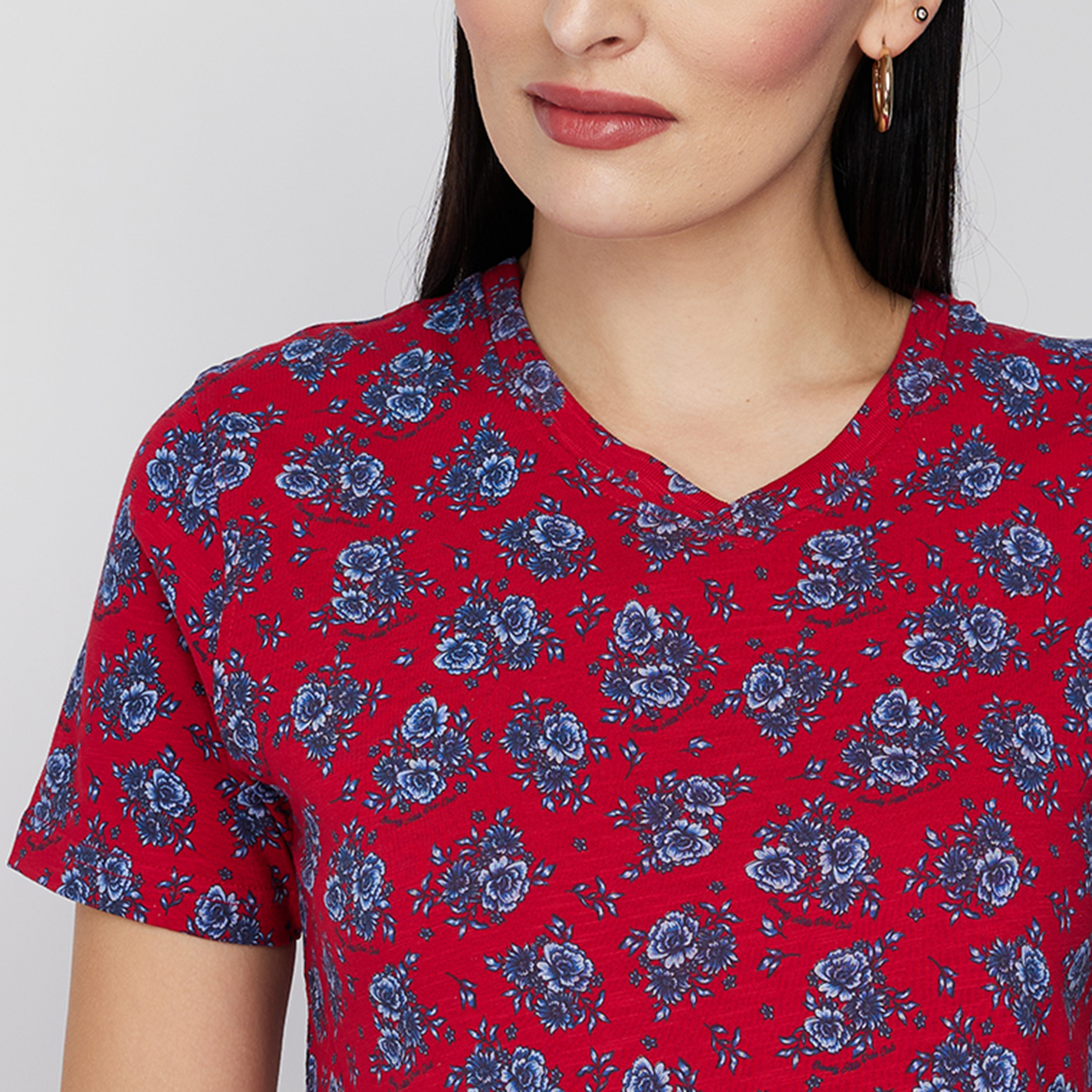 بلوزة نسائية بياقة على شكل حرف V وطبعة زهور وأكمام قصيرة من بيفرلي هيلز بولو كلوب-women-clothing-shirtsandblouses-blouses-image-3