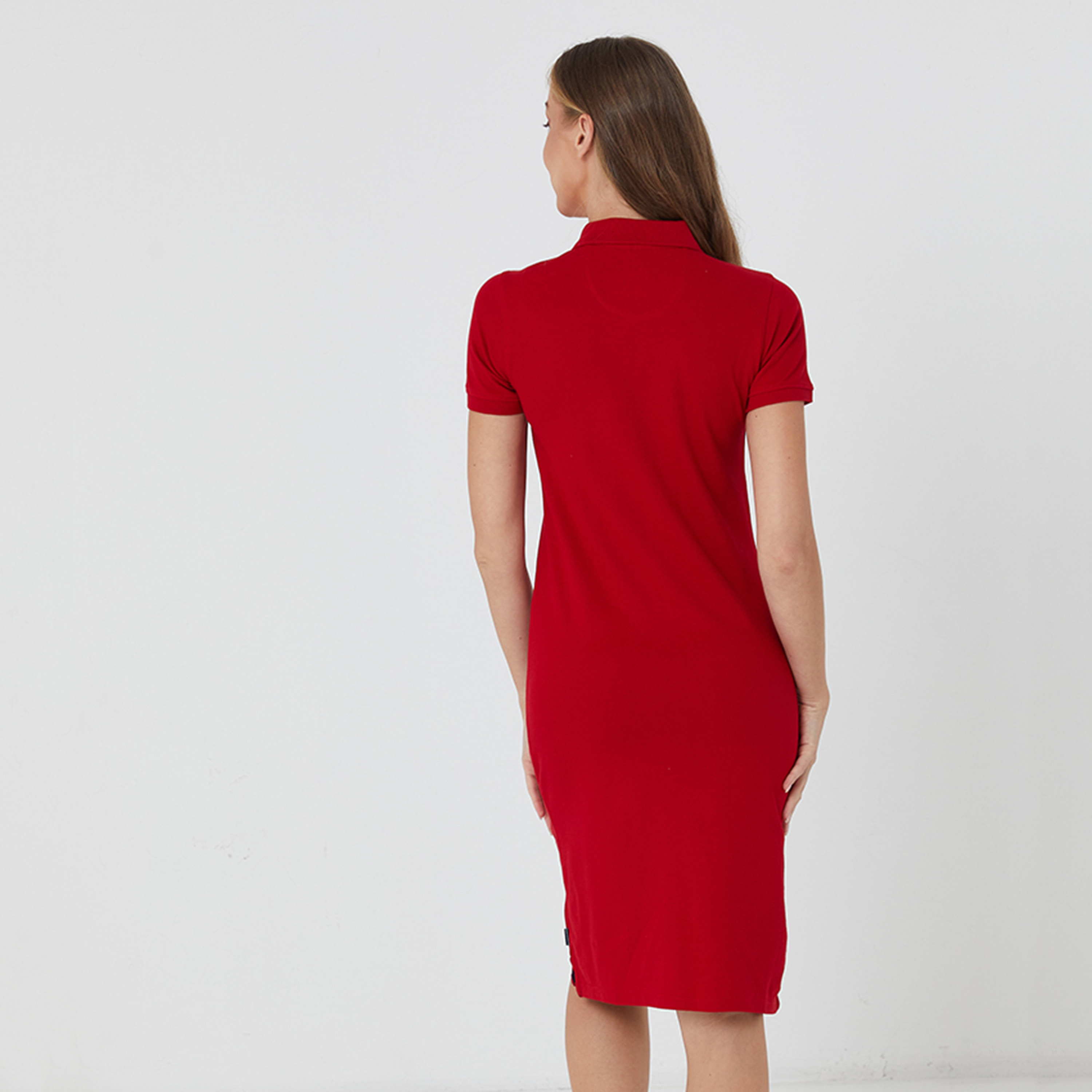 فستان قميص بطول الركبة ذو مطرز بشعار مع ياقة من بيفرلي هيلز بولو كلوب-women-clothing-dresses-image-16