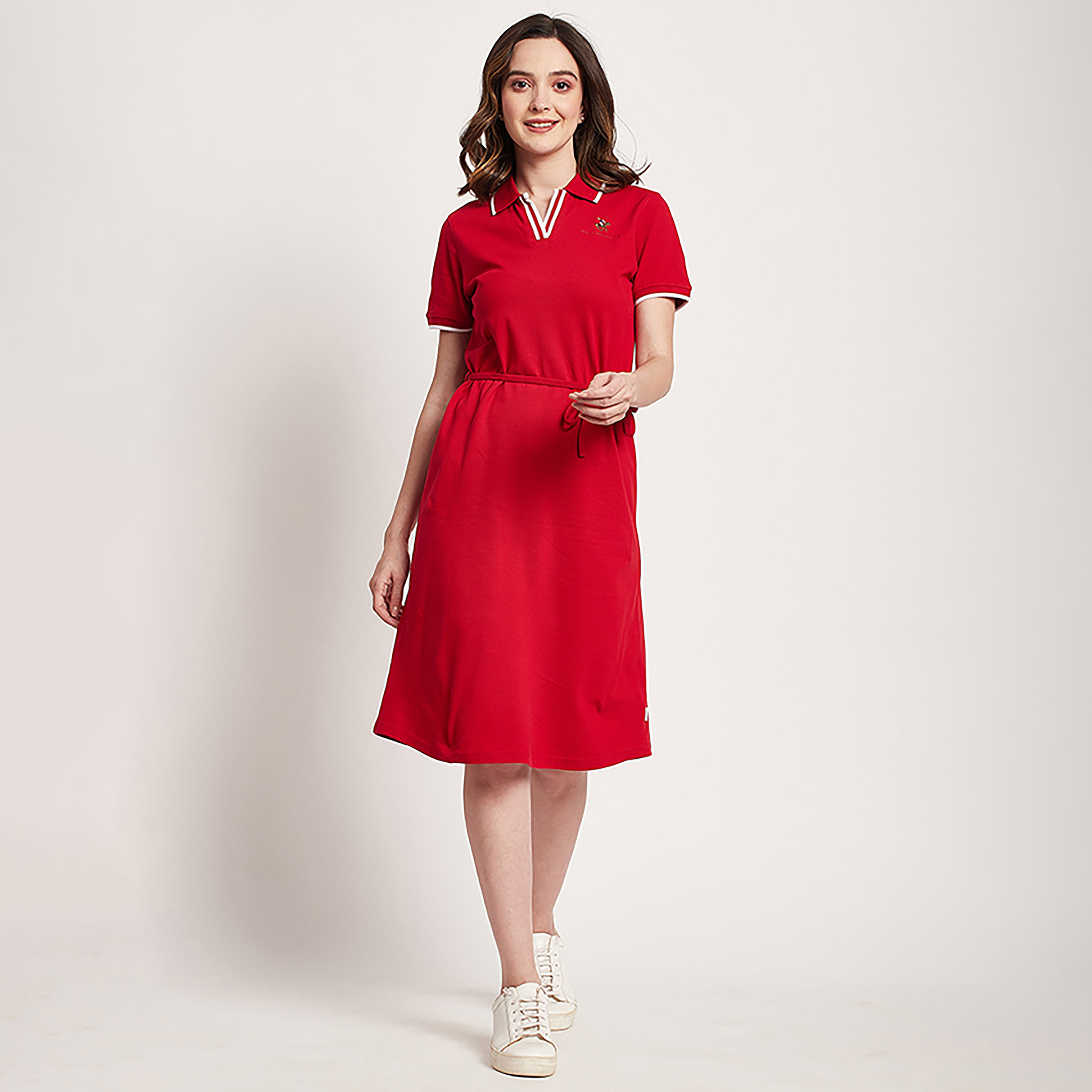فستان تي شيرت ميدي مع ياقة بولو ذو شعار من بيفرلي هيلز بولو كلوب-women-clothing-dresses-image-5