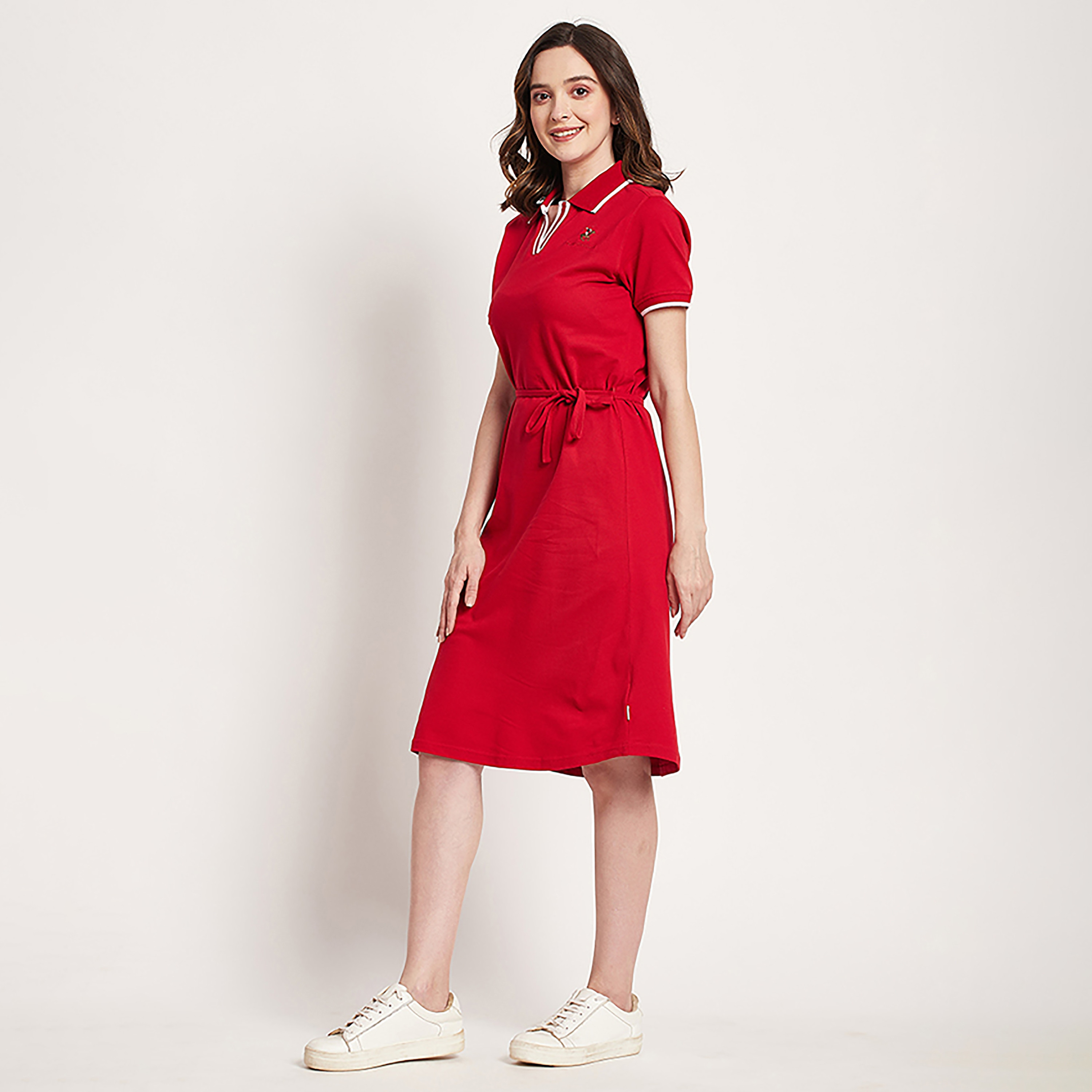 فستان تي شيرت ميدي مع ياقة بولو ذو شعار من بيفرلي هيلز بولو كلوب-women-clothing-dresses-image-6