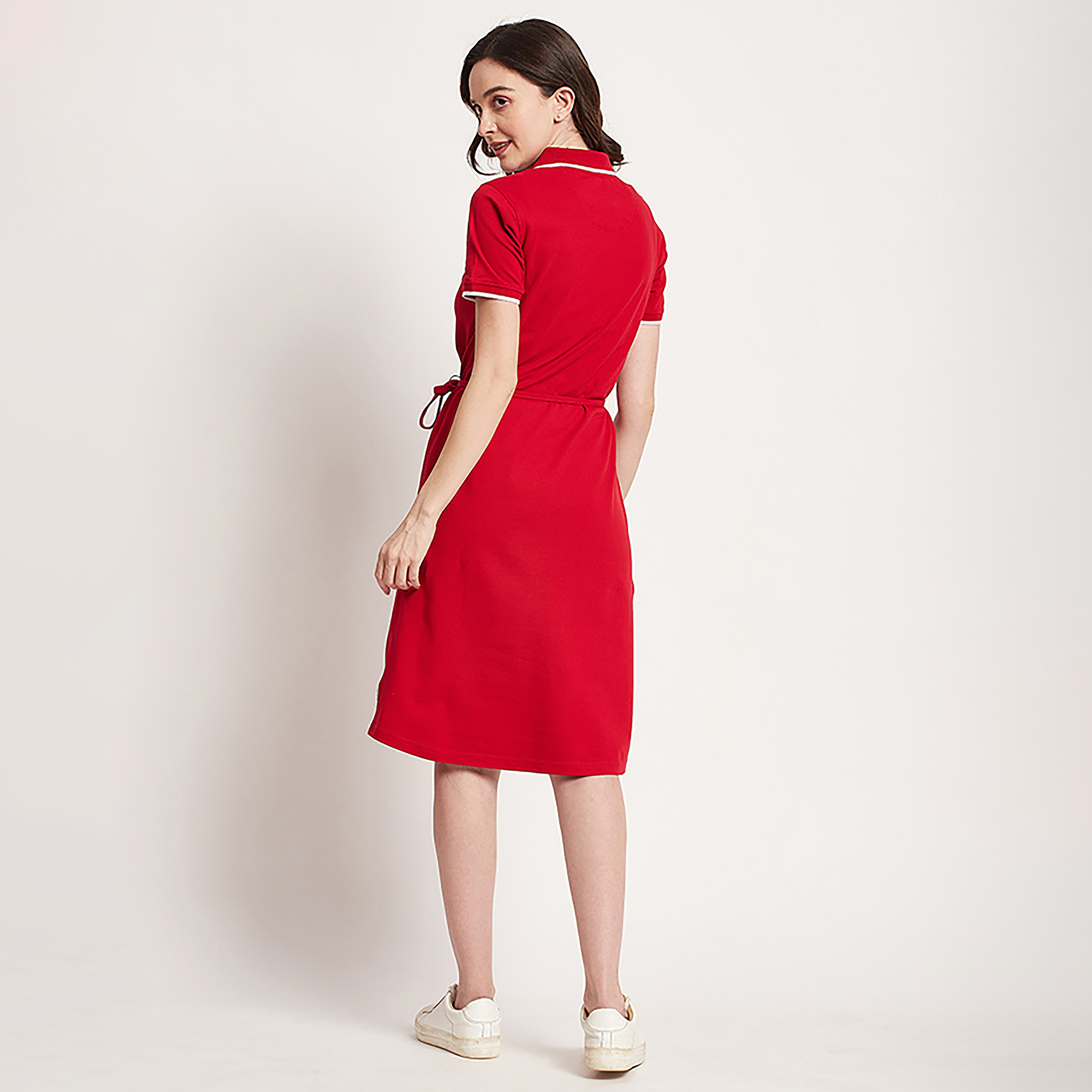 فستان تي شيرت ميدي مع ياقة بولو ذو شعار من بيفرلي هيلز بولو كلوب-women-clothing-dresses-image-8