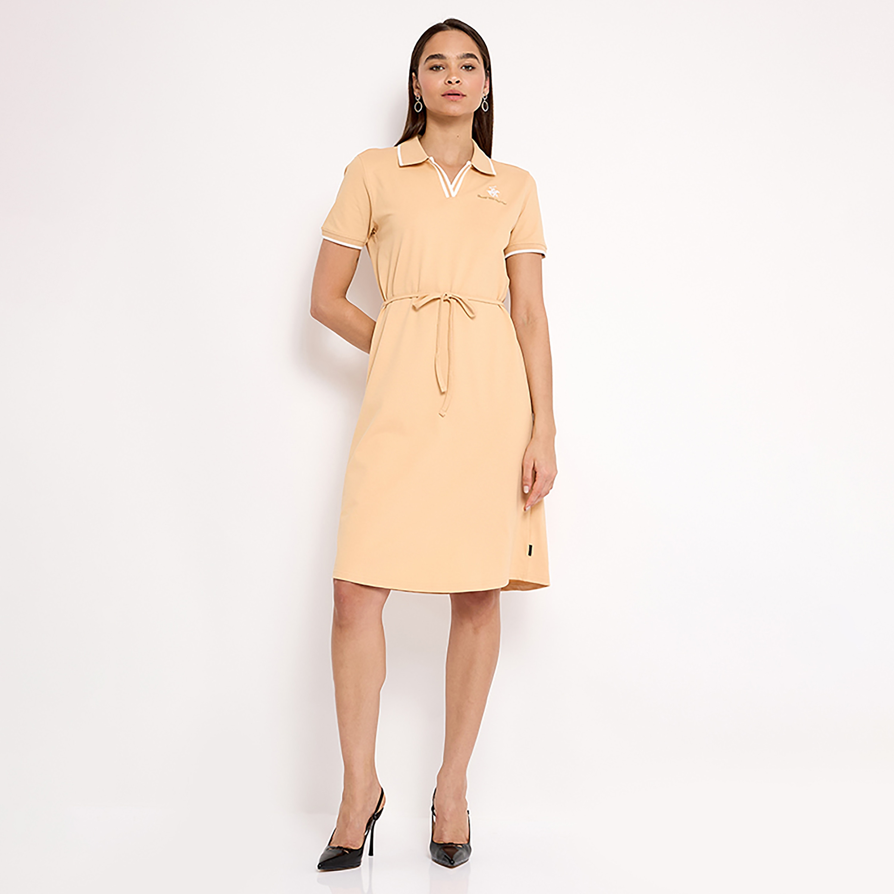 فستان تي شيرت بطول الركبة مع ياقة ديتيل ذو شعار من بيفرلي هيلز بولو كلوب-women-clothing-dresses-image-1