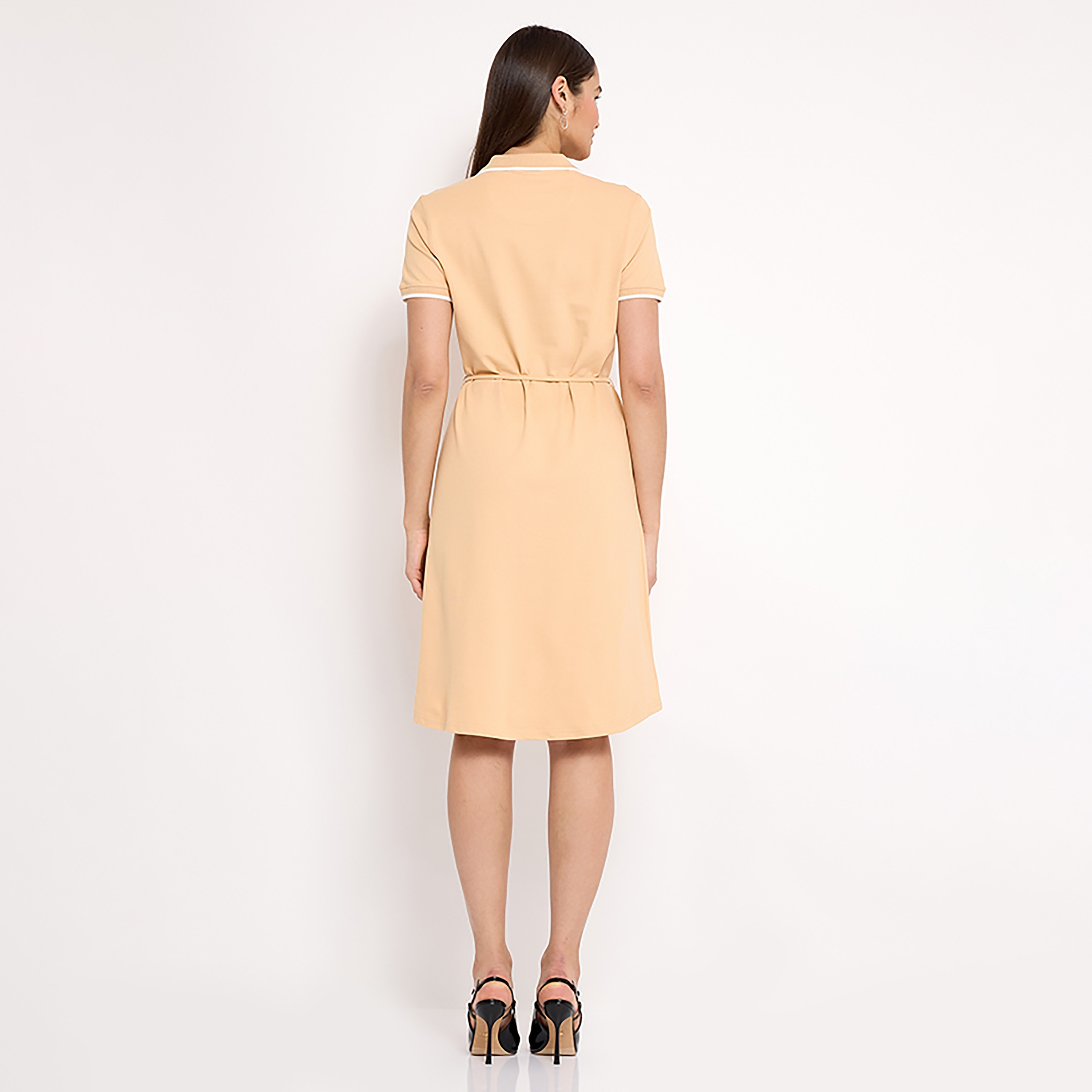 فستان تي شيرت بطول الركبة مع ياقة ديتيل ذو شعار من بيفرلي هيلز بولو كلوب-women-clothing-dresses-image-4