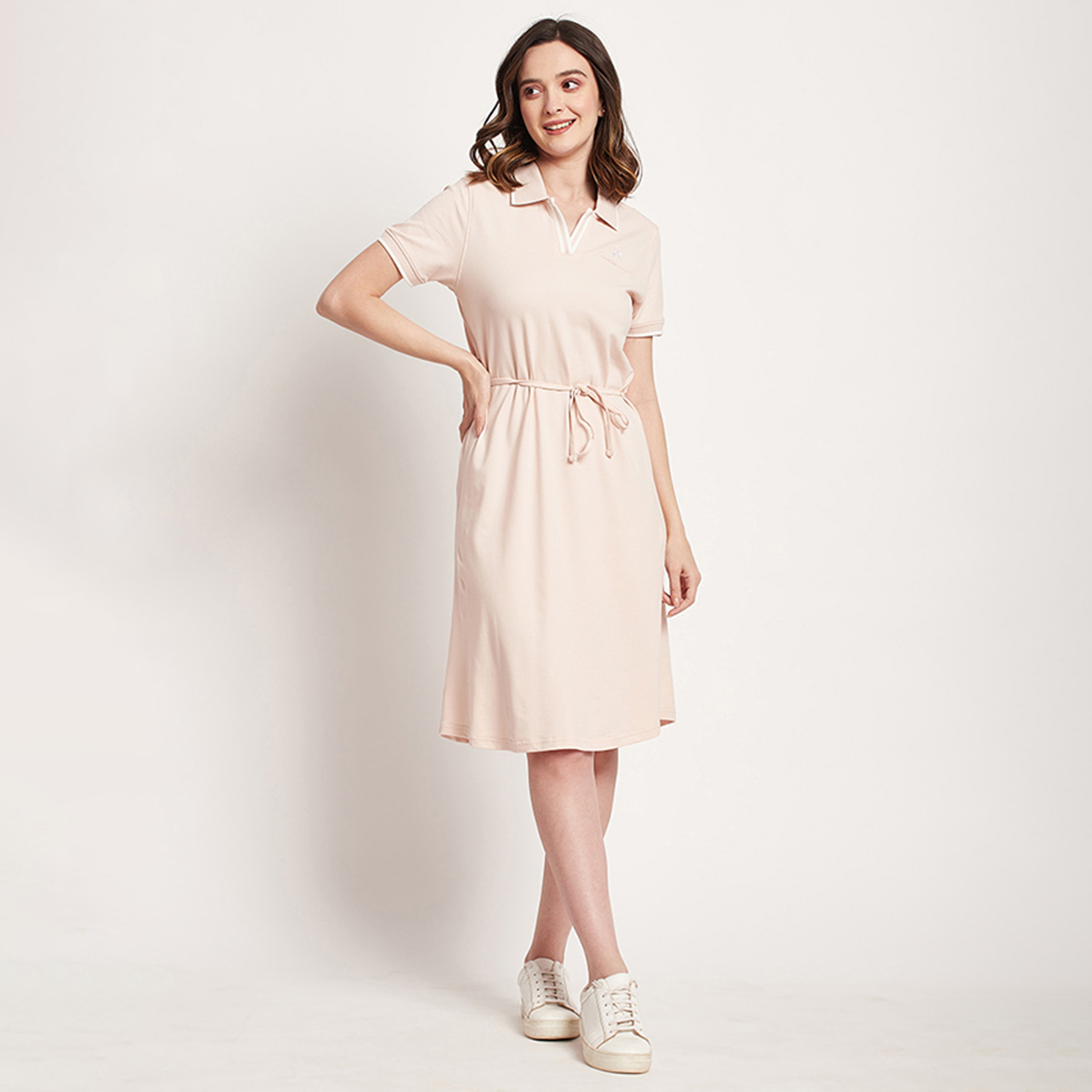 فستان تي شيرت ميدي مع ياقة بولو ذو شعار من بيفرلي هيلز بولو كلوب-women-clothing-dresses-image-1
