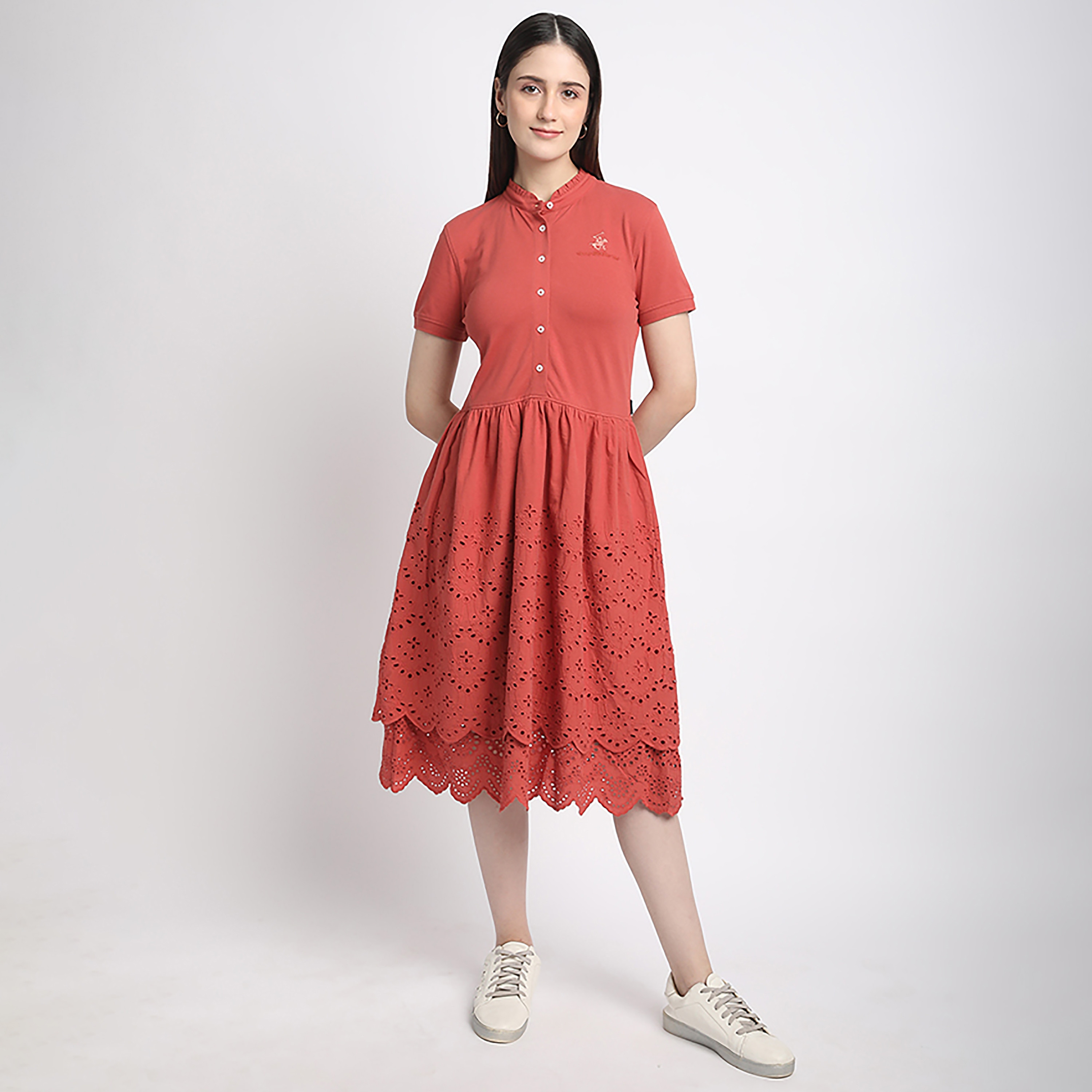 فستان تي شيرت نسائي متوسط ​​الطول بأكمام قصيرة وياقة مطرزة من بيفرلي هيلز بولو كلوب-women-clothing-dresses-image-1
