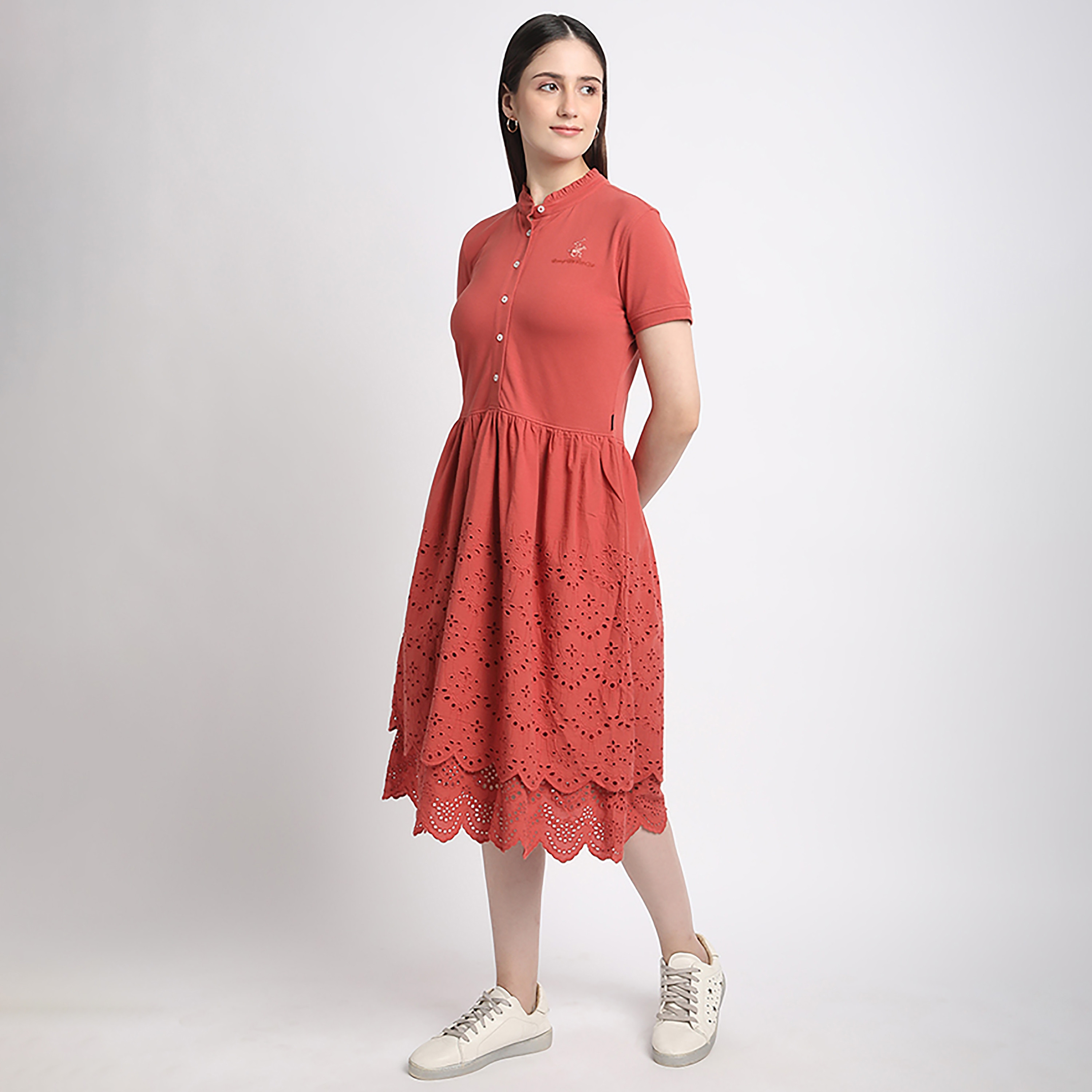 فستان تي شيرت نسائي متوسط ​​الطول بأكمام قصيرة وياقة مطرزة من بيفرلي هيلز بولو كلوب-women-clothing-dresses-image-2