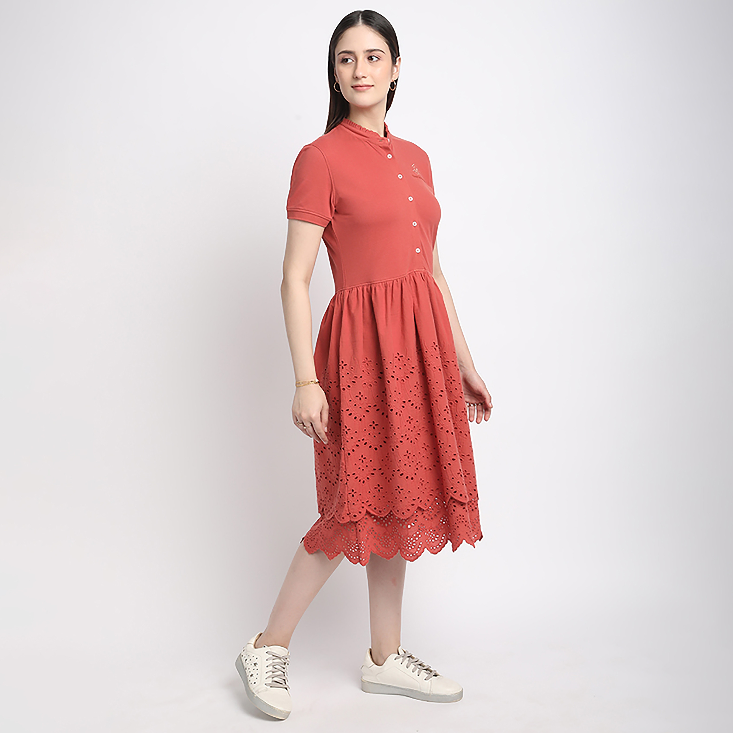 فستان تي شيرت نسائي متوسط ​​الطول بأكمام قصيرة وياقة مطرزة من بيفرلي هيلز بولو كلوب-women-clothing-dresses-image-3