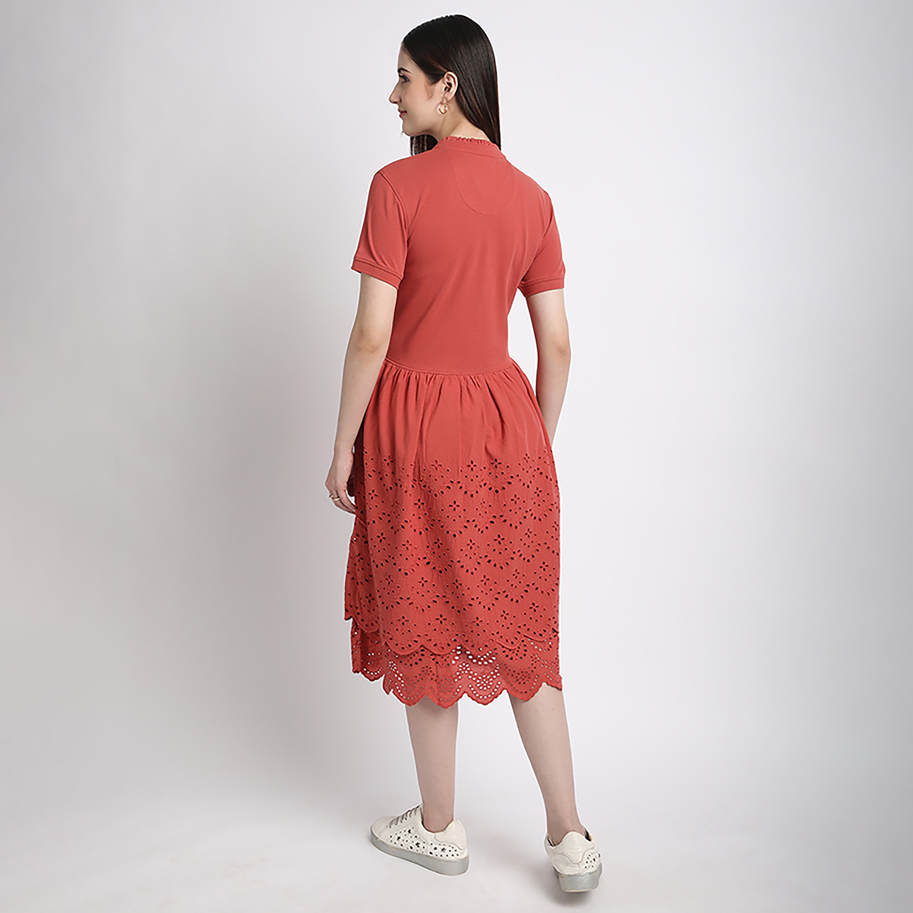 فستان تي شيرت نسائي متوسط ​​الطول بأكمام قصيرة وياقة مطرزة من بيفرلي هيلز بولو كلوب-women-clothing-dresses-image-4