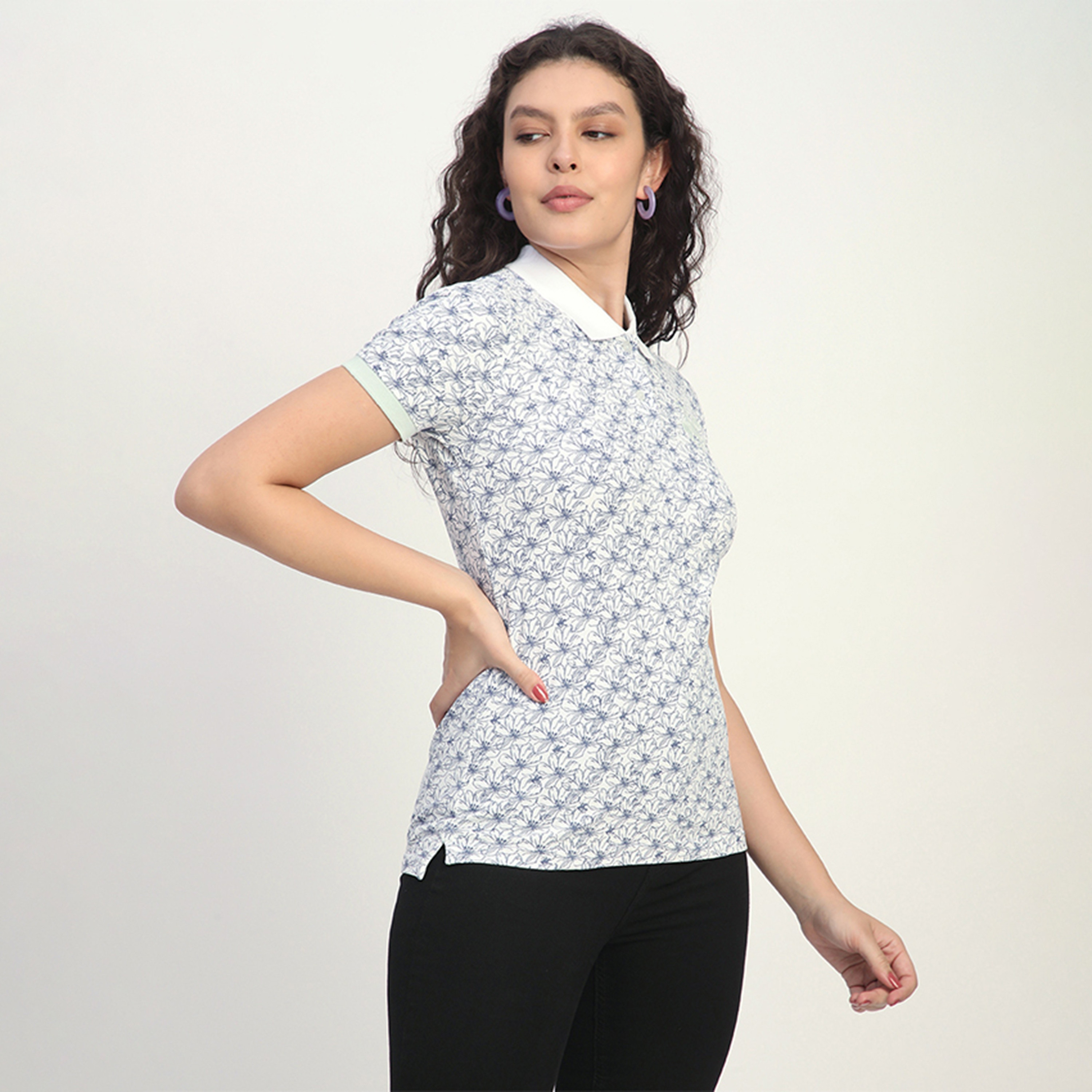 تي شيرت بولو بأكمام قصيرة بطبعة زهور كاملة للنساء من بيفرلي هيلز بولو كلوب-women-clothing-tshirts-image-4