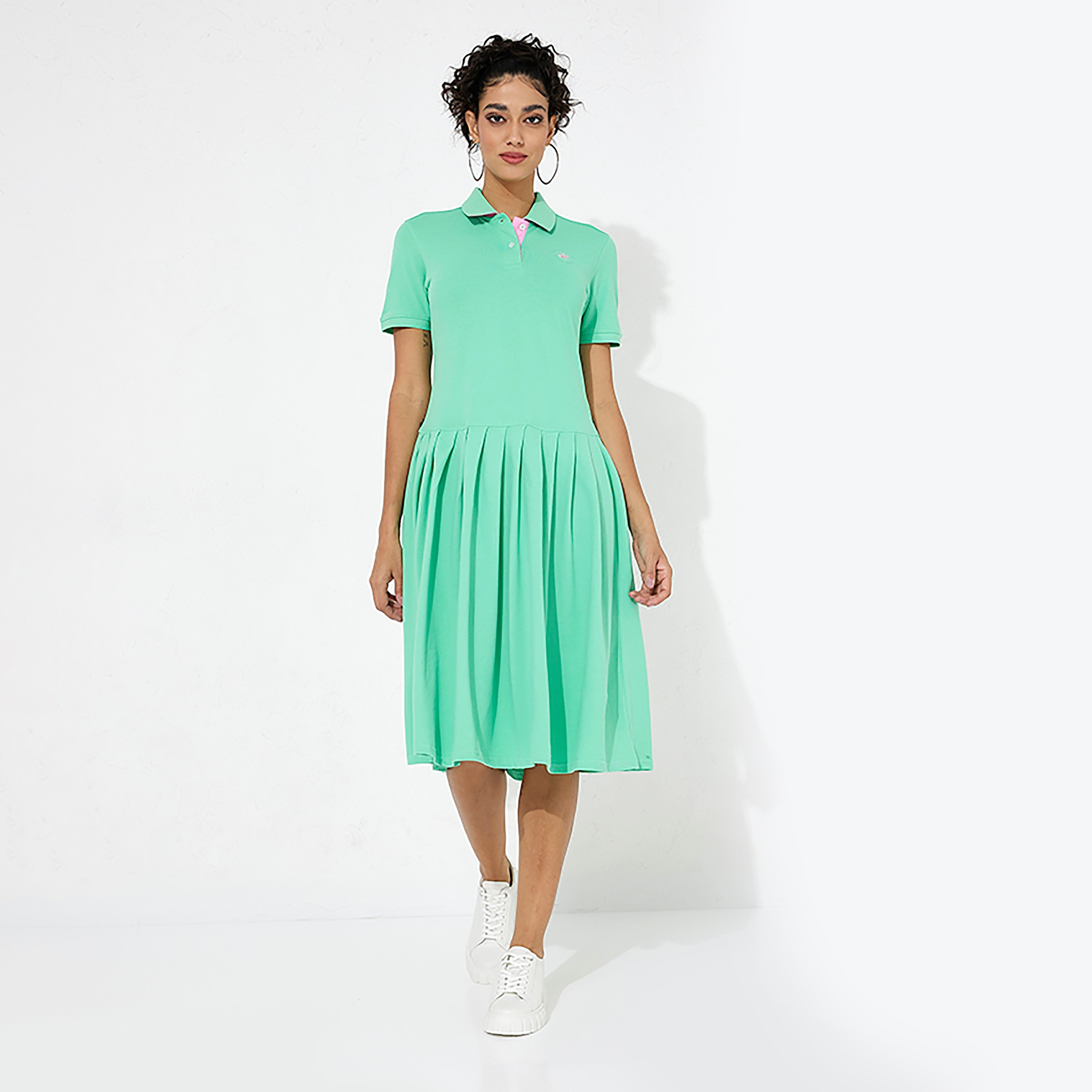 فستان ميدي بطيات مع ياقة بولو ذو شعار من بيفرلي هيلز بولو كلوب-women-clothing-dresses-image-1