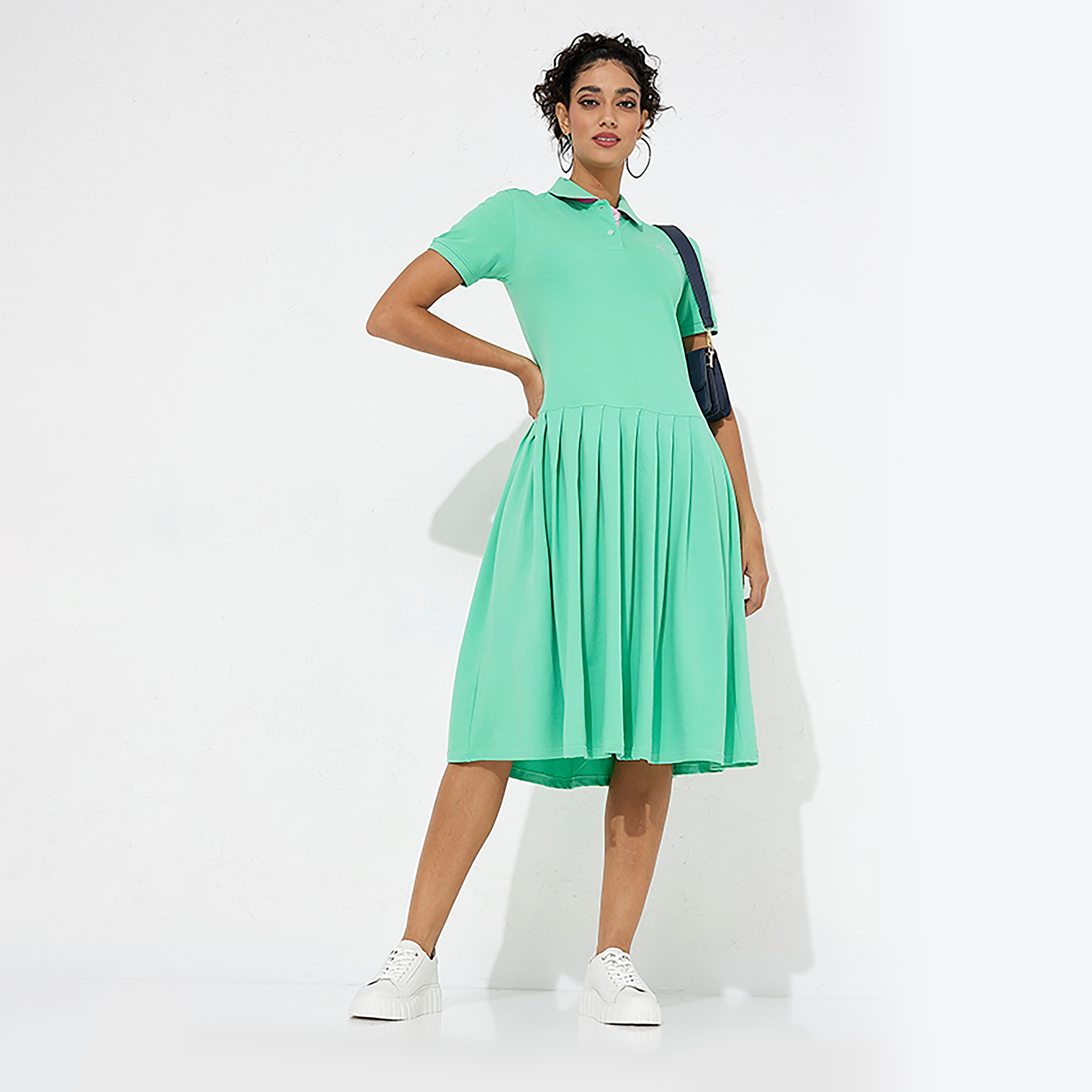 فستان ميدي بطيات مع ياقة بولو ذو شعار من بيفرلي هيلز بولو كلوب-women-clothing-dresses-image-2