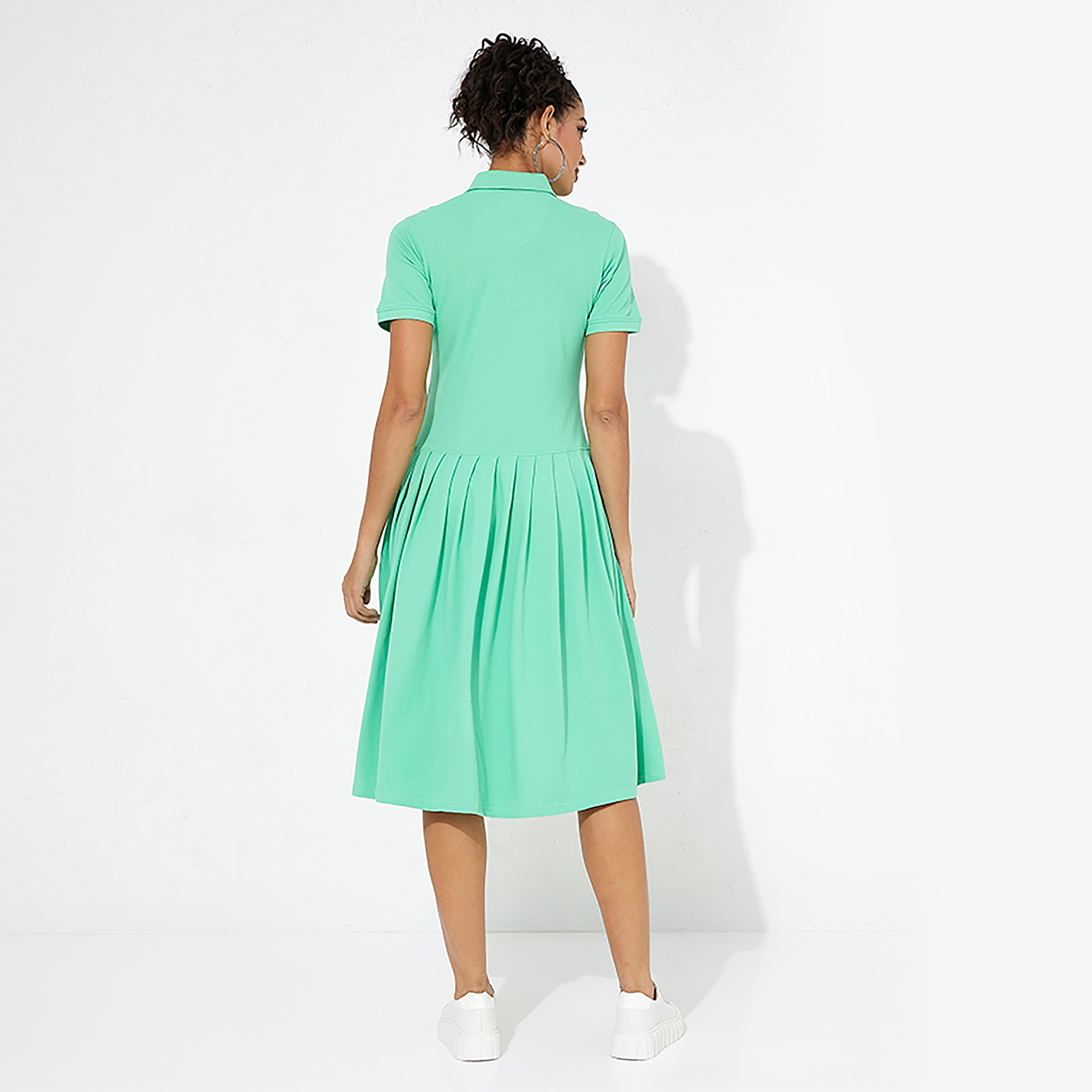 فستان ميدي بطيات مع ياقة بولو ذو شعار من بيفرلي هيلز بولو كلوب-women-clothing-dresses-image-4
