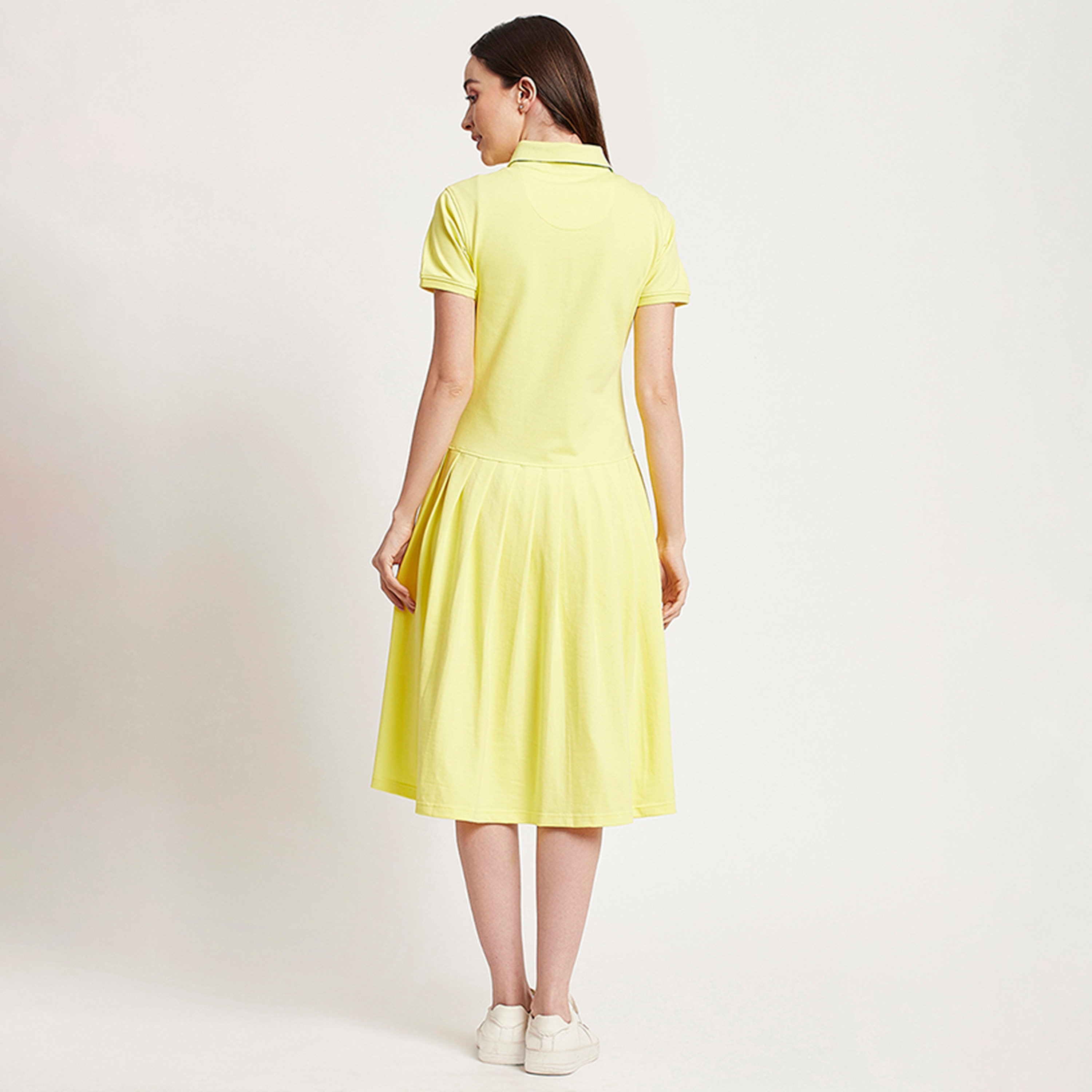 فستان تي شيرت ميدي بطيات مع ياقة بولو ذو شعار من بيفرلي هيلز بولو كلوب-women-clothing-dresses-image-8