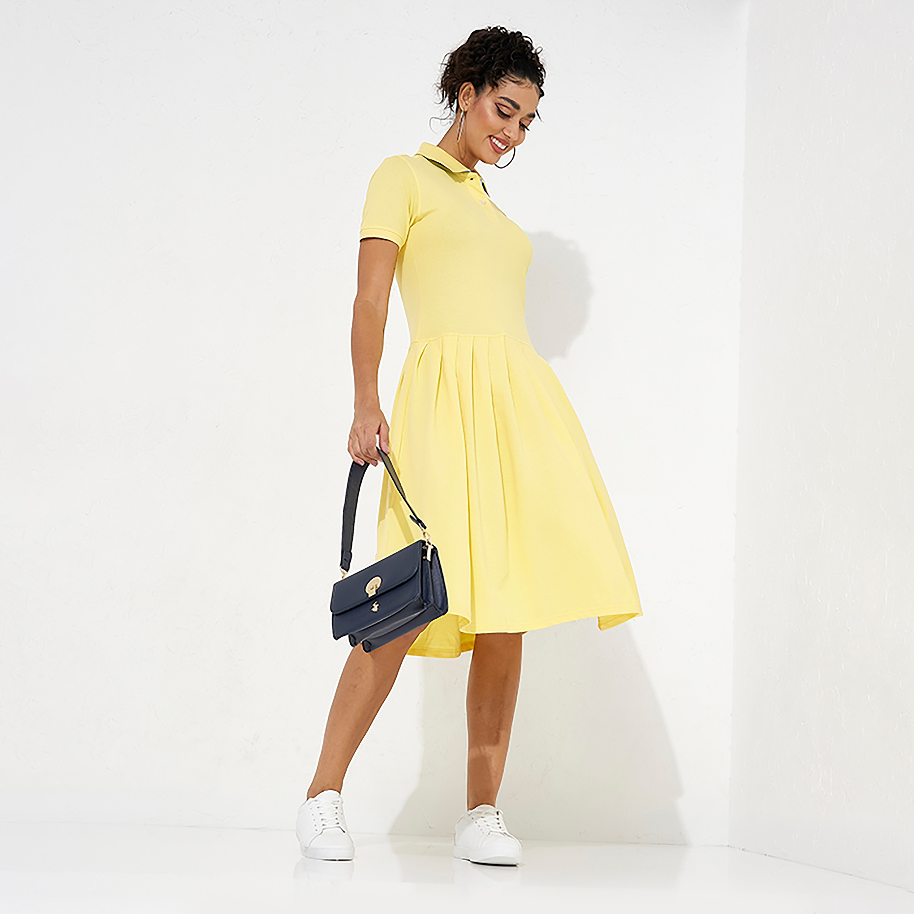 فستان ميدي بطيات مع ياقة بولو ذو شعار من بيفرلي هيلز بولو كلوب-women-clothing-dresses-image-6