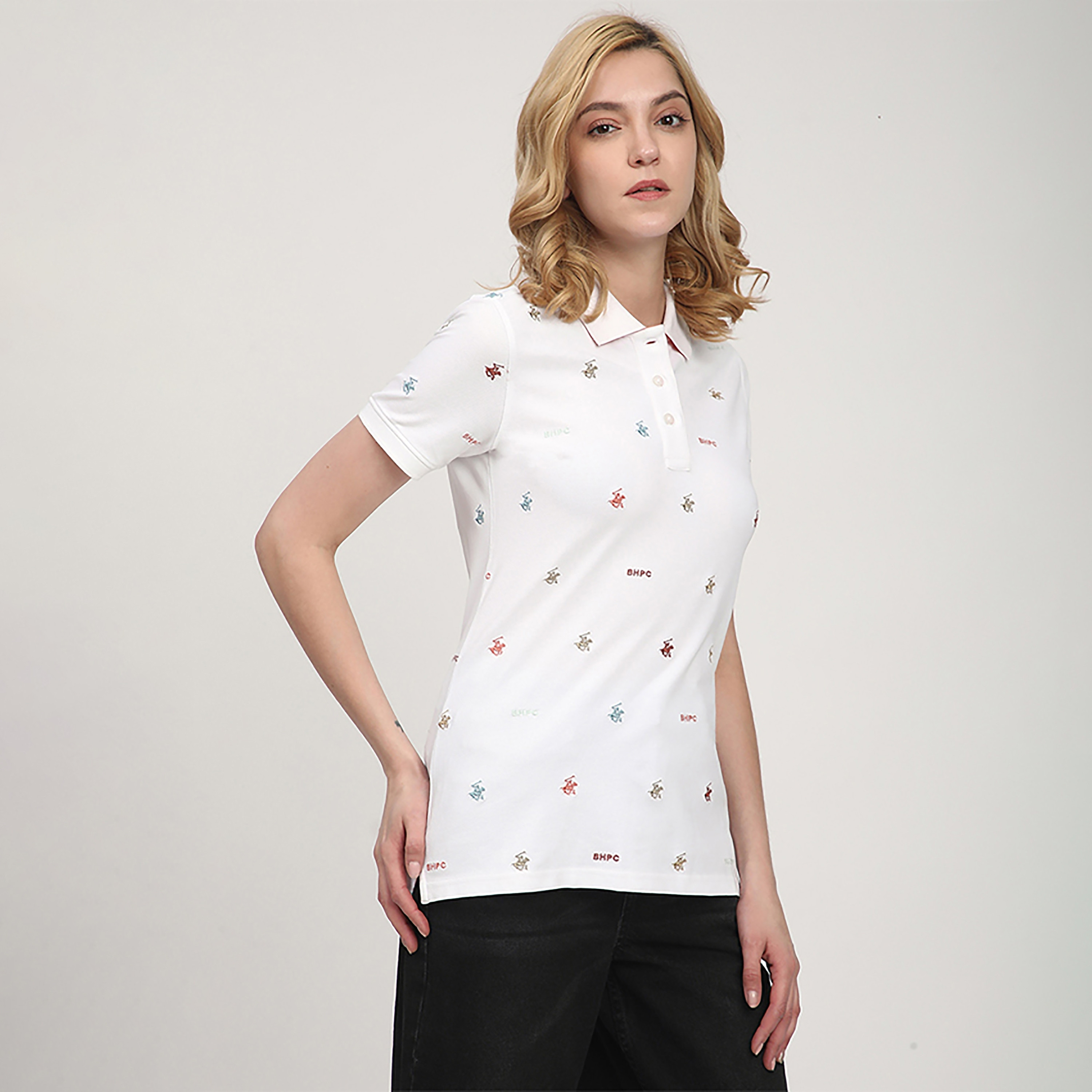 تي شيرت بولو نسائي بأكمام قصيرة وياقة مطرزة بالكامل بشعار من بيفرلي هيلز بولو كلوب-women-clothing-tshirts-image-3