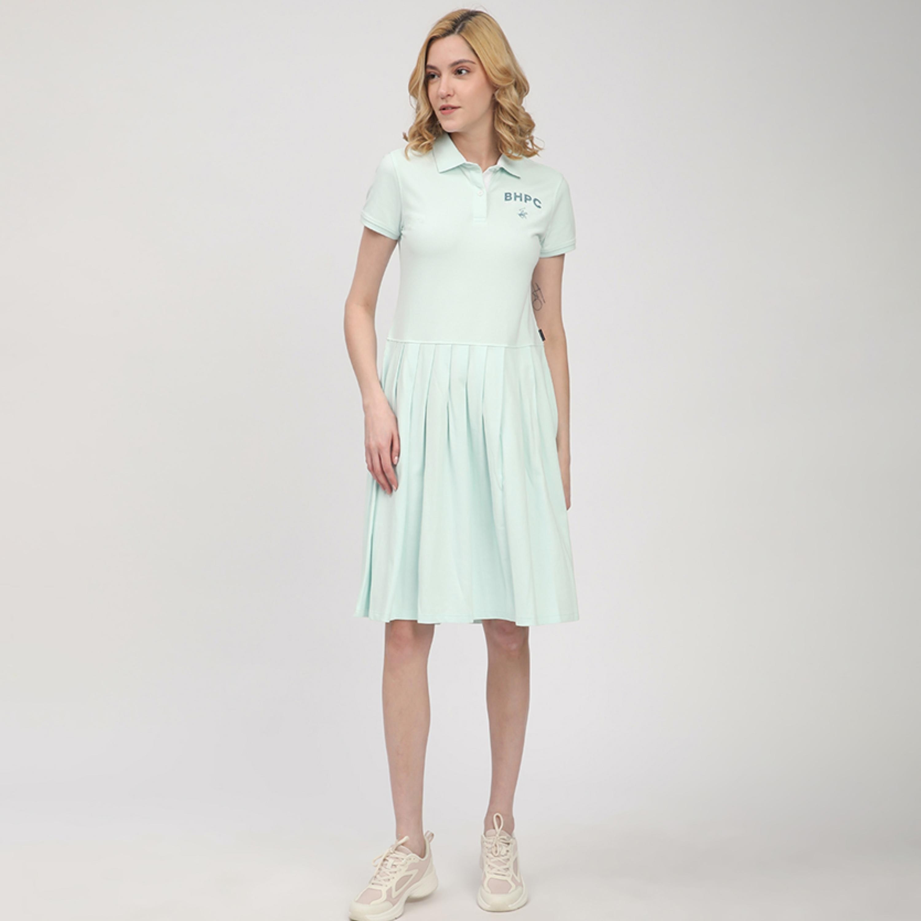 فستان نسائي يصل إلى الركبة مع تي شيرت بياقة مطوية من بيفرلي هيلز بولو كلوب-women-clothing-dresses-image-1