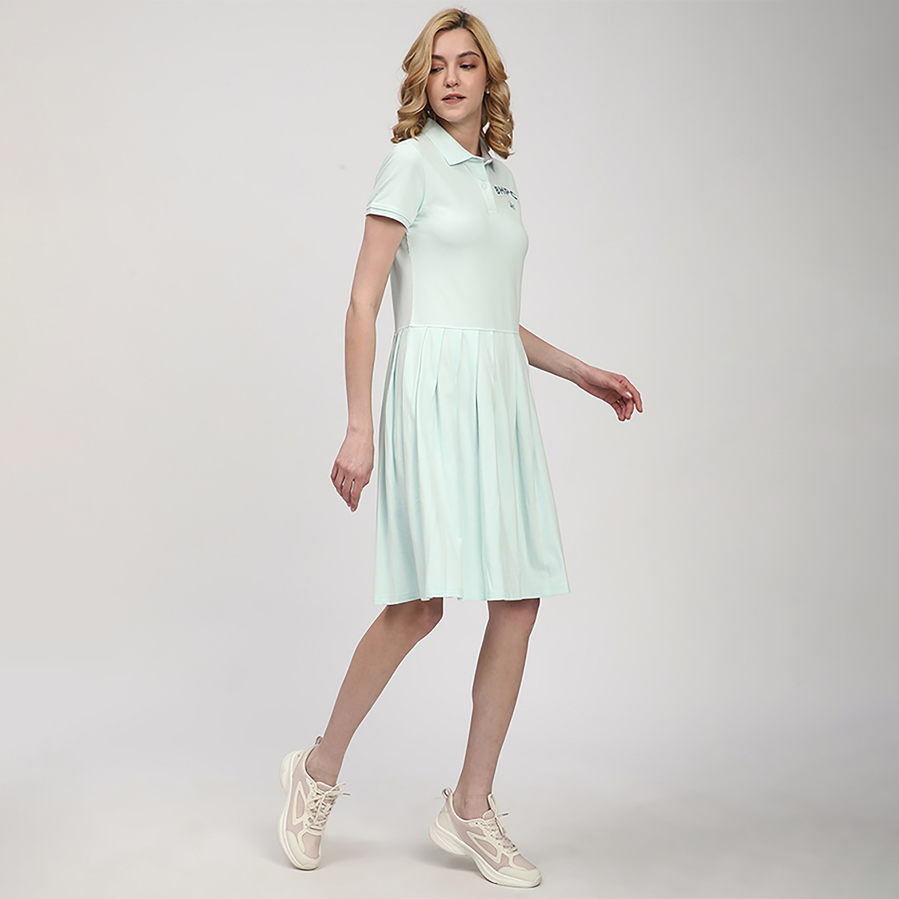 فستان نسائي يصل إلى الركبة مع تي شيرت بياقة مطوية من بيفرلي هيلز بولو كلوب-women-clothing-dresses-image-3