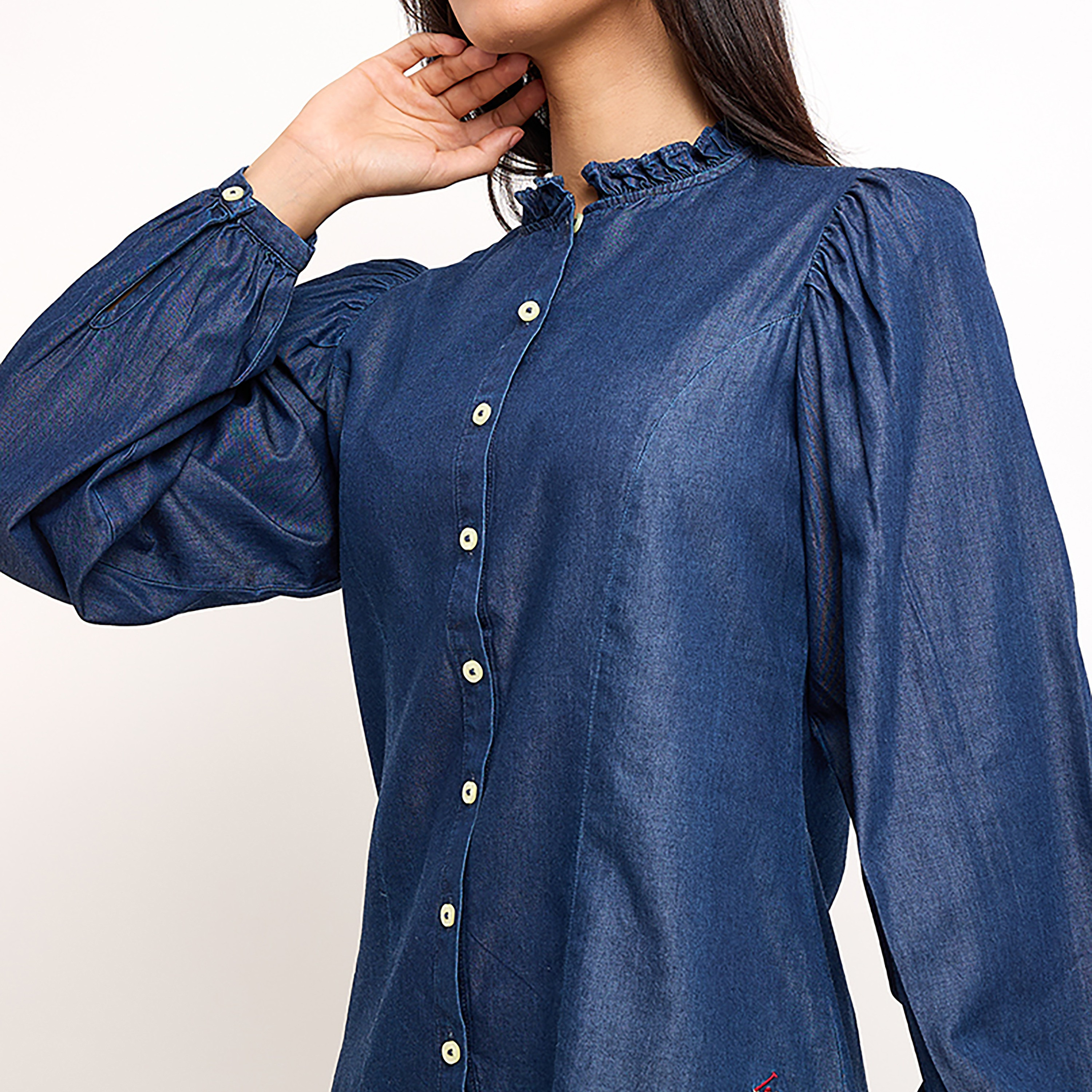 قميص جينز نسائي بأكمام طويلة برقبة مكشوشة بسيط برقبة مكشوشة من نادي بيفرلي هيلز-women-clothing-shirtsandblouses-blouses-image-2