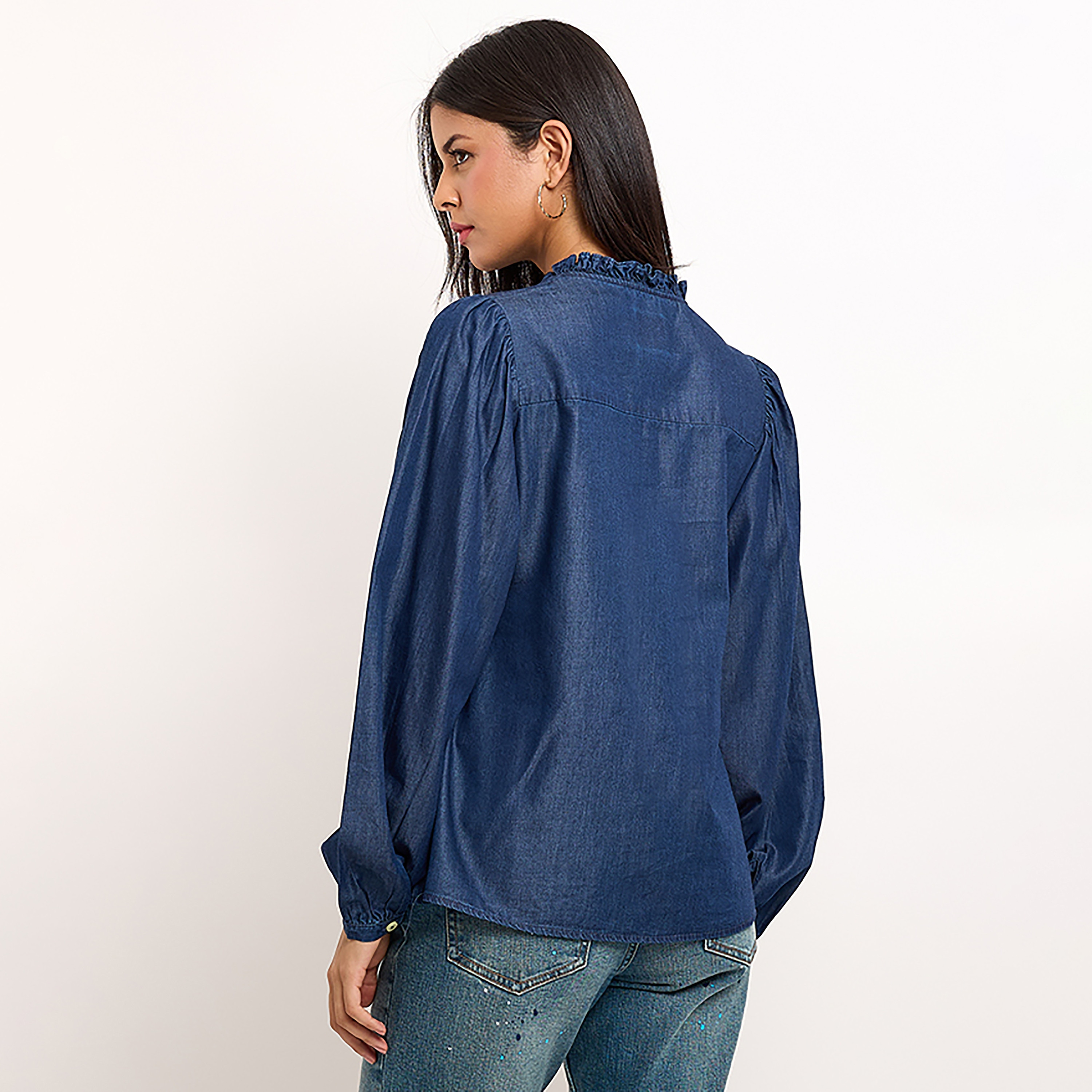 قميص جينز نسائي بأكمام طويلة برقبة مكشوشة بسيط برقبة مكشوشة من نادي بيفرلي هيلز-women-clothing-shirtsandblouses-blouses-image-4