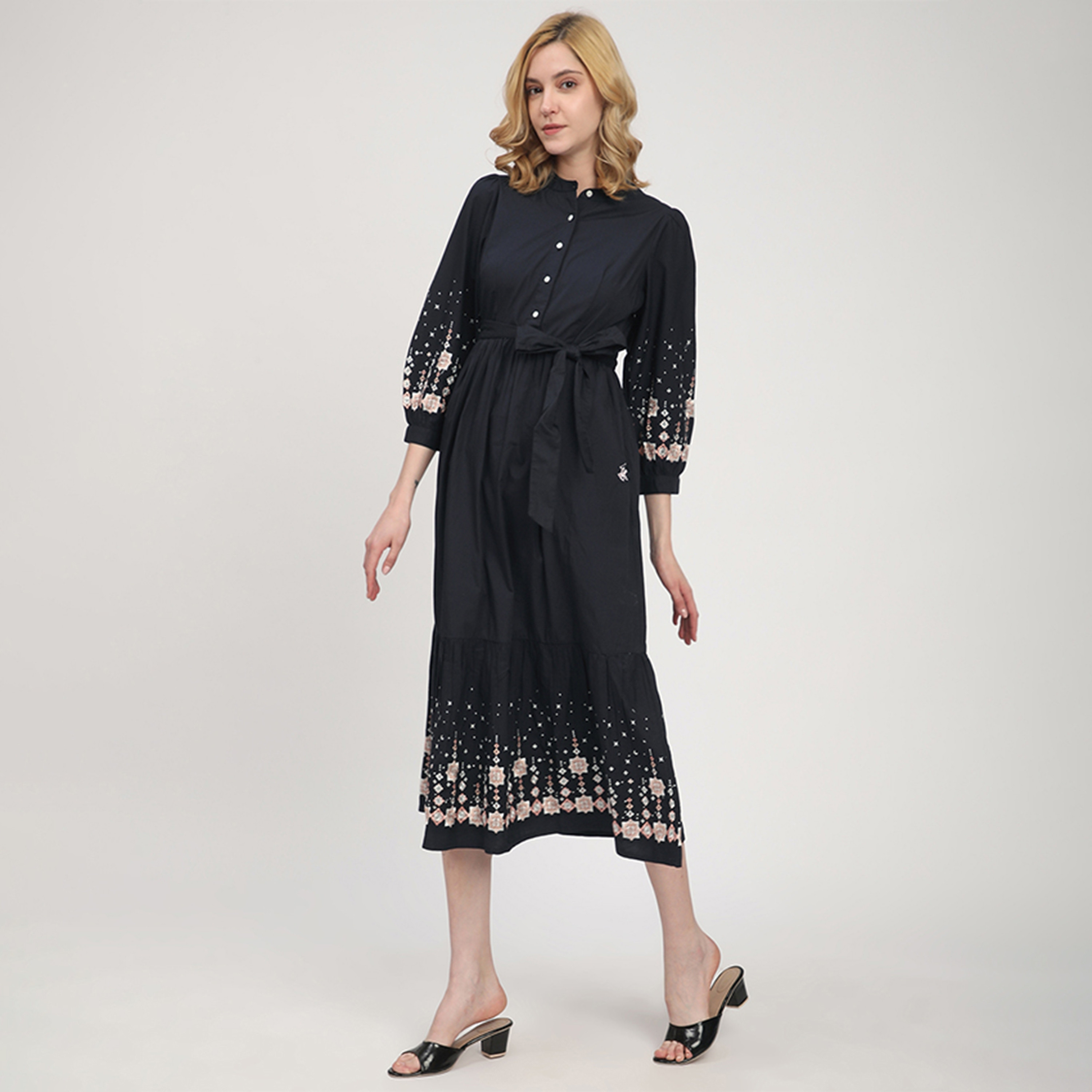 فستان نسائي متوسط الطول بياقة ماندرين مطرزة وأكمام مطوية من بيفرلي هيلز بولو كلوب-women-clothing-dresses-image-2