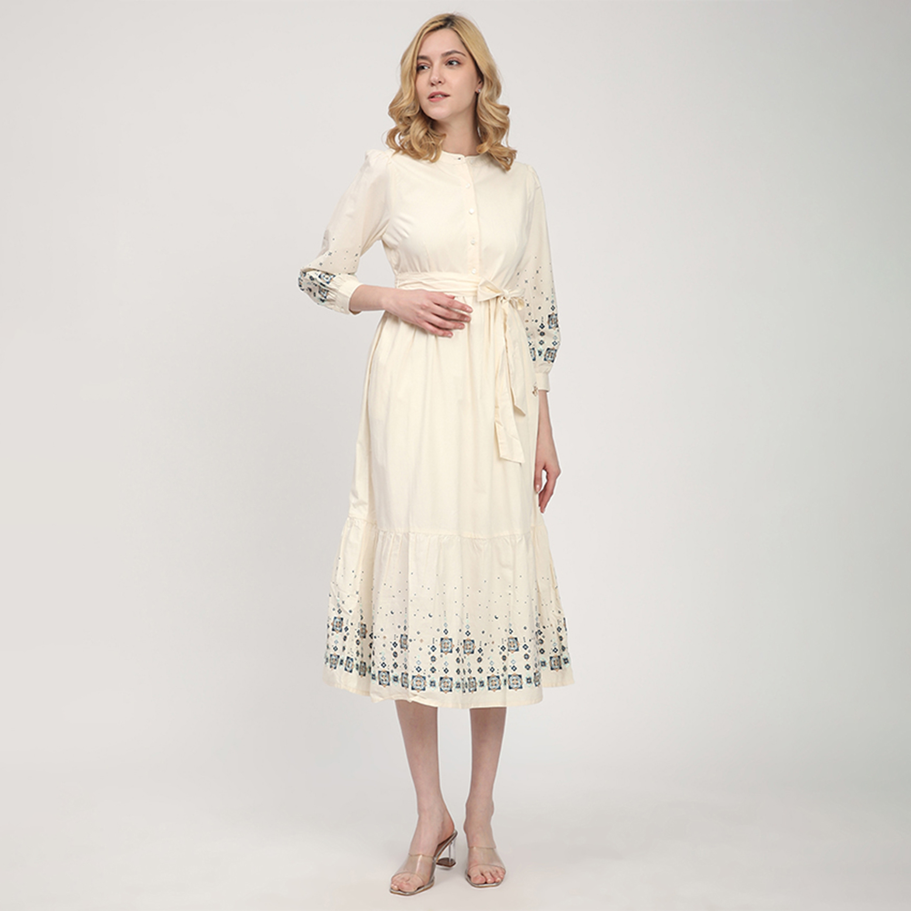 فستان نسائي متوسط الطول بياقة ماندرين مطرزة وأكمام مطوية من بيفرلي هيلز بولو كلوب-women-clothing-dresses-image-5