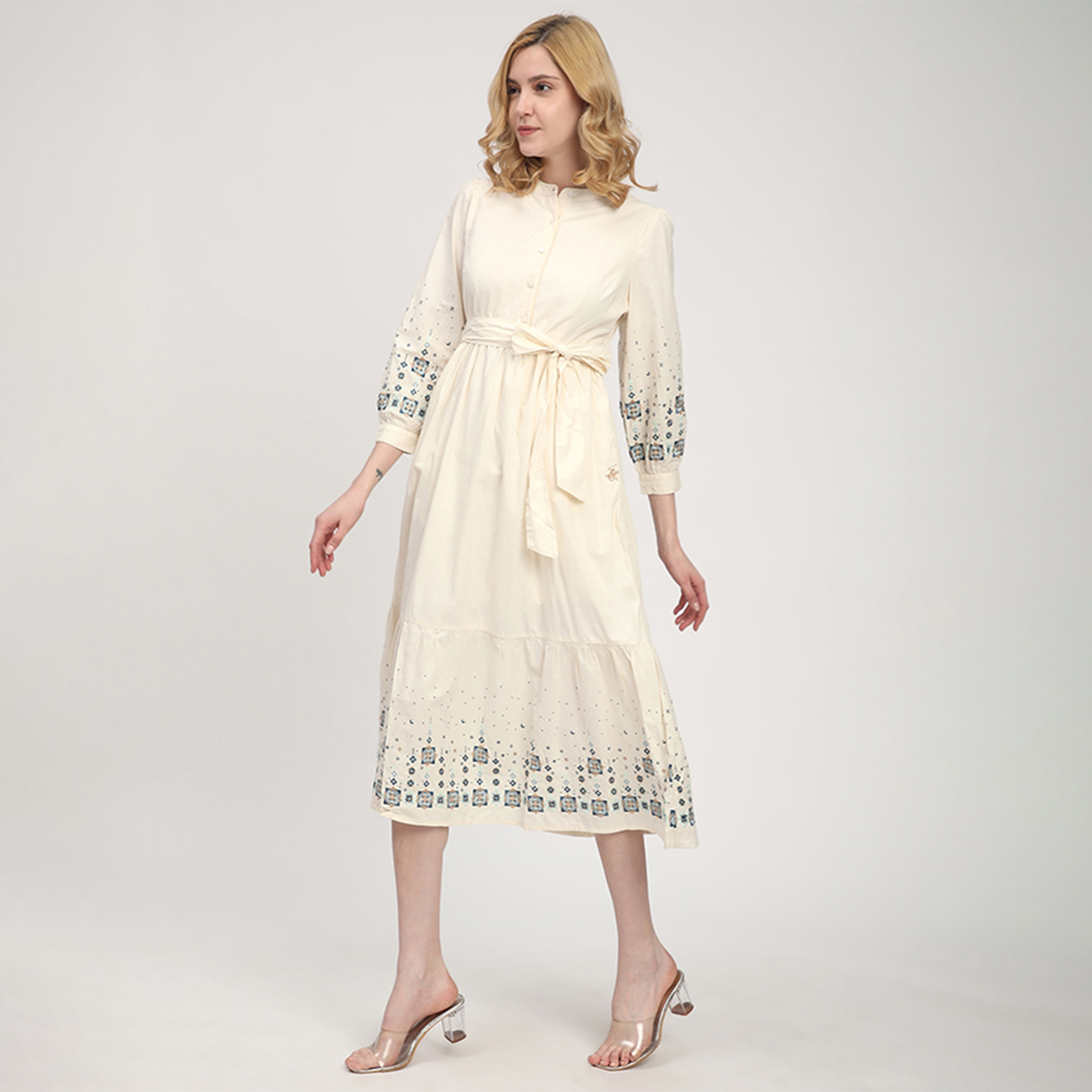 فستان نسائي متوسط الطول بياقة ماندرين مطرزة وأكمام مطوية من بيفرلي هيلز بولو كلوب-women-clothing-dresses-image-6