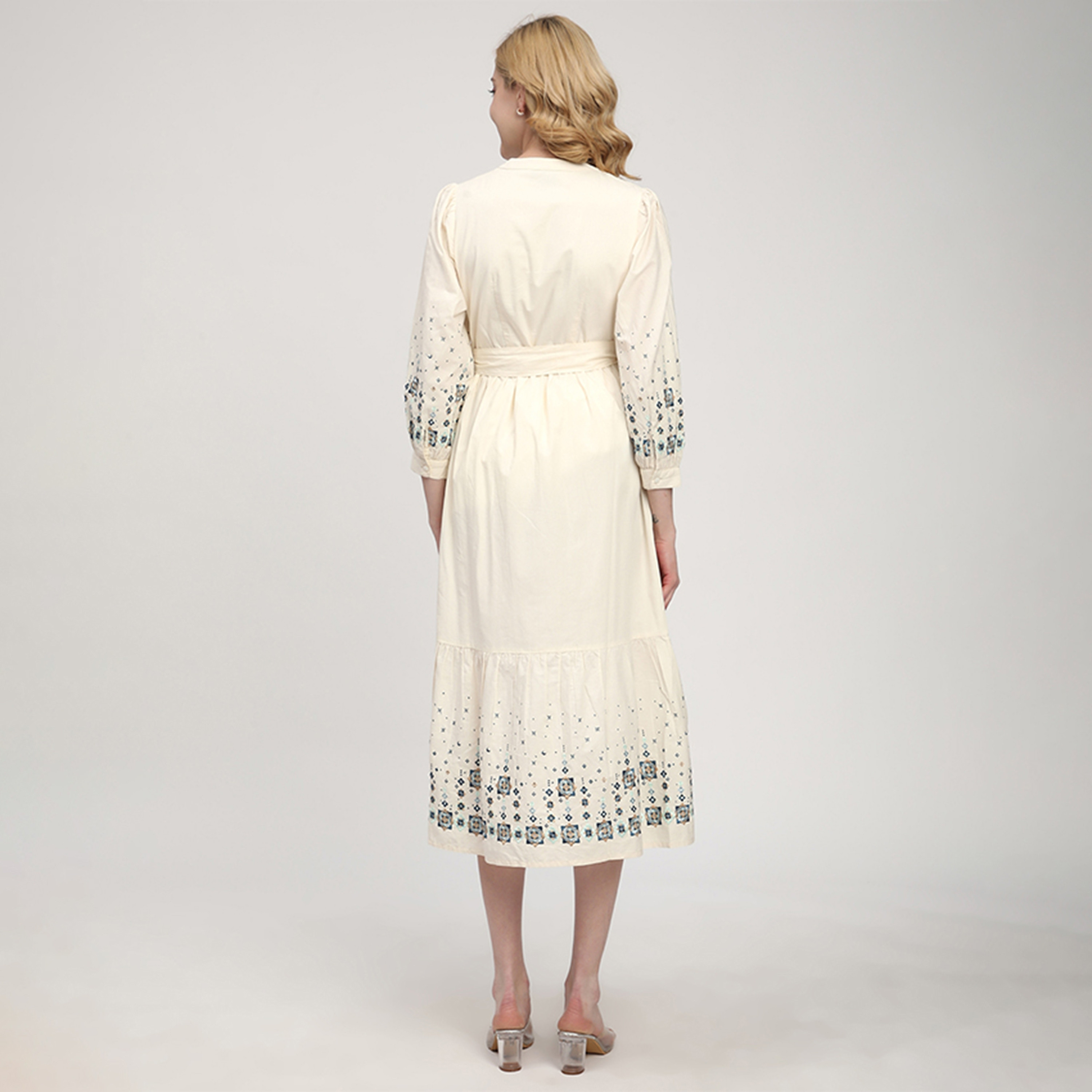 فستان نسائي متوسط الطول بياقة ماندرين مطرزة وأكمام مطوية من بيفرلي هيلز بولو كلوب-women-clothing-dresses-image-8