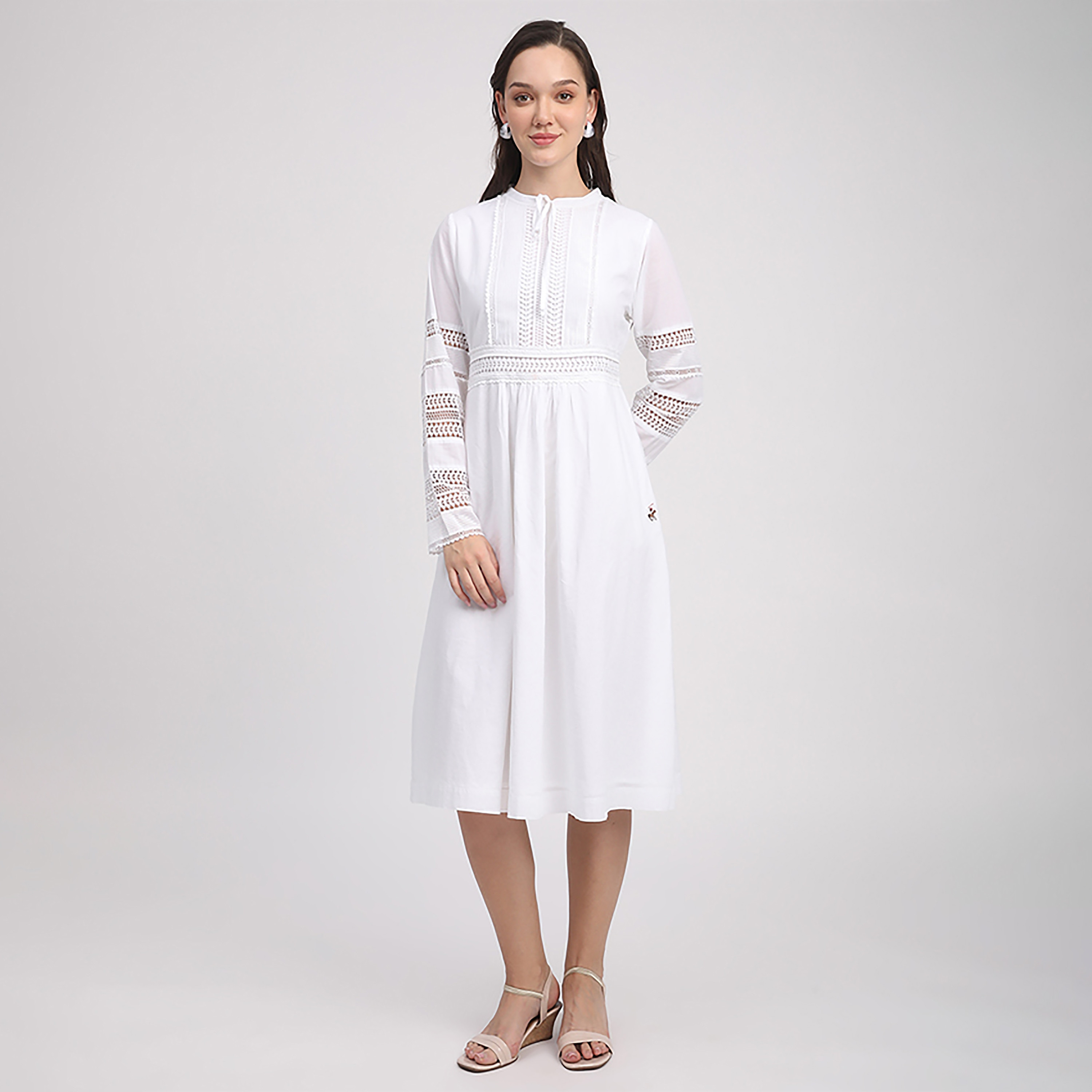 فستان نسائي متوسط الطول برباط على الرقبة ودانتيل كروشيه من بيفرلي هيلز بولو كلوب-women-clothing-dresses-image-5