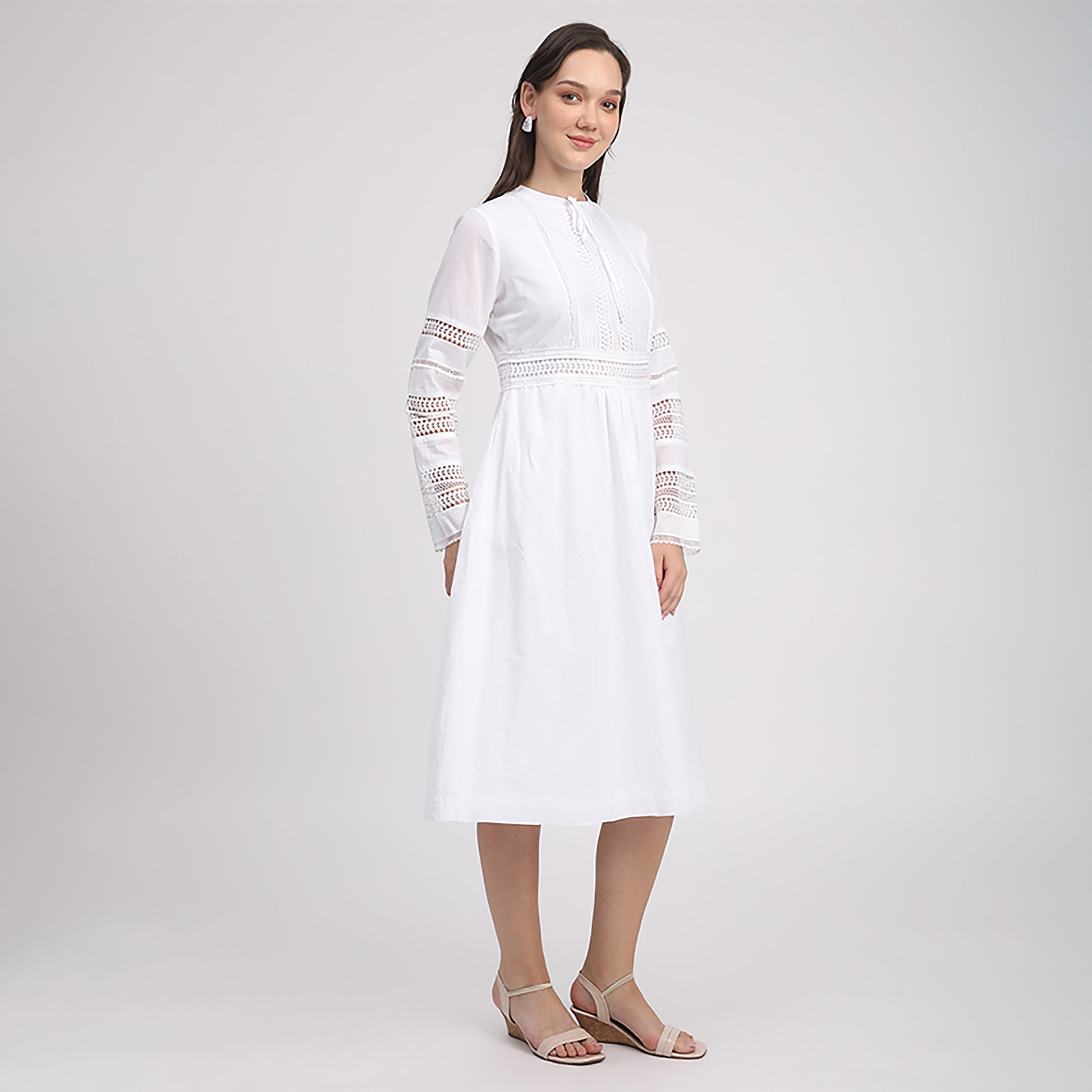 فستان نسائي متوسط الطول برباط على الرقبة ودانتيل كروشيه من بيفرلي هيلز بولو كلوب-women-clothing-dresses-image-7