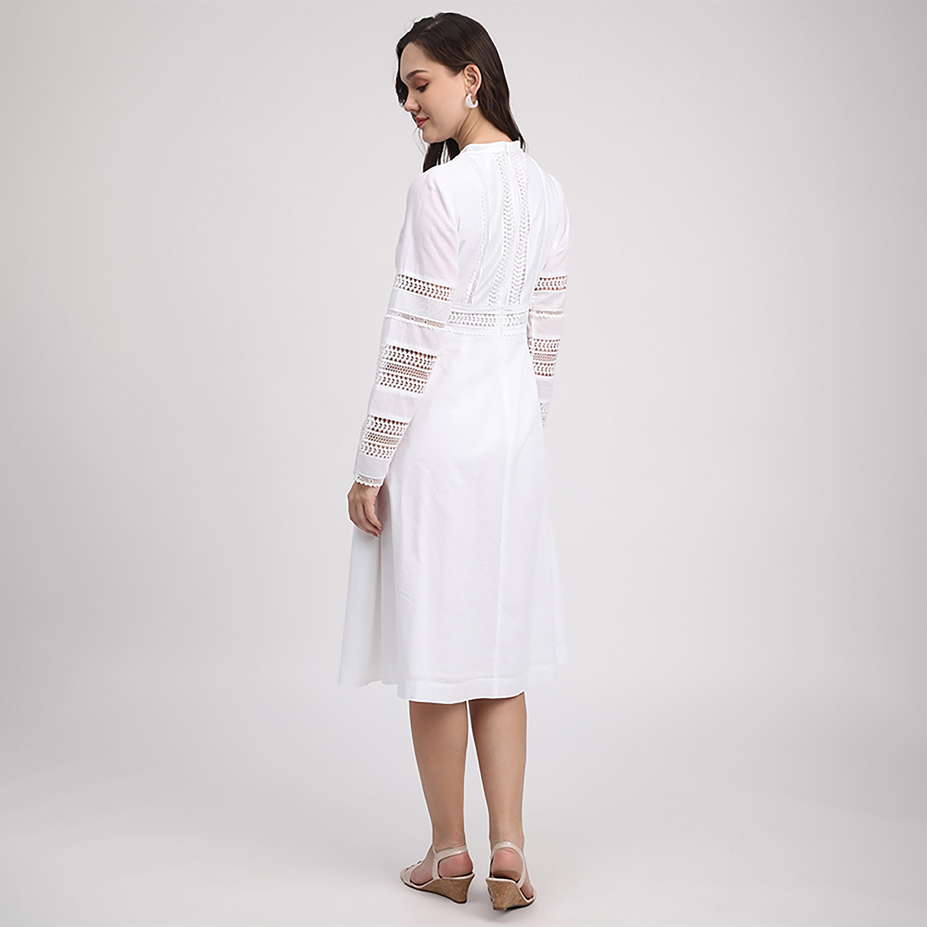 فستان نسائي متوسط الطول برباط على الرقبة ودانتيل كروشيه من بيفرلي هيلز بولو كلوب-women-clothing-dresses-image-8