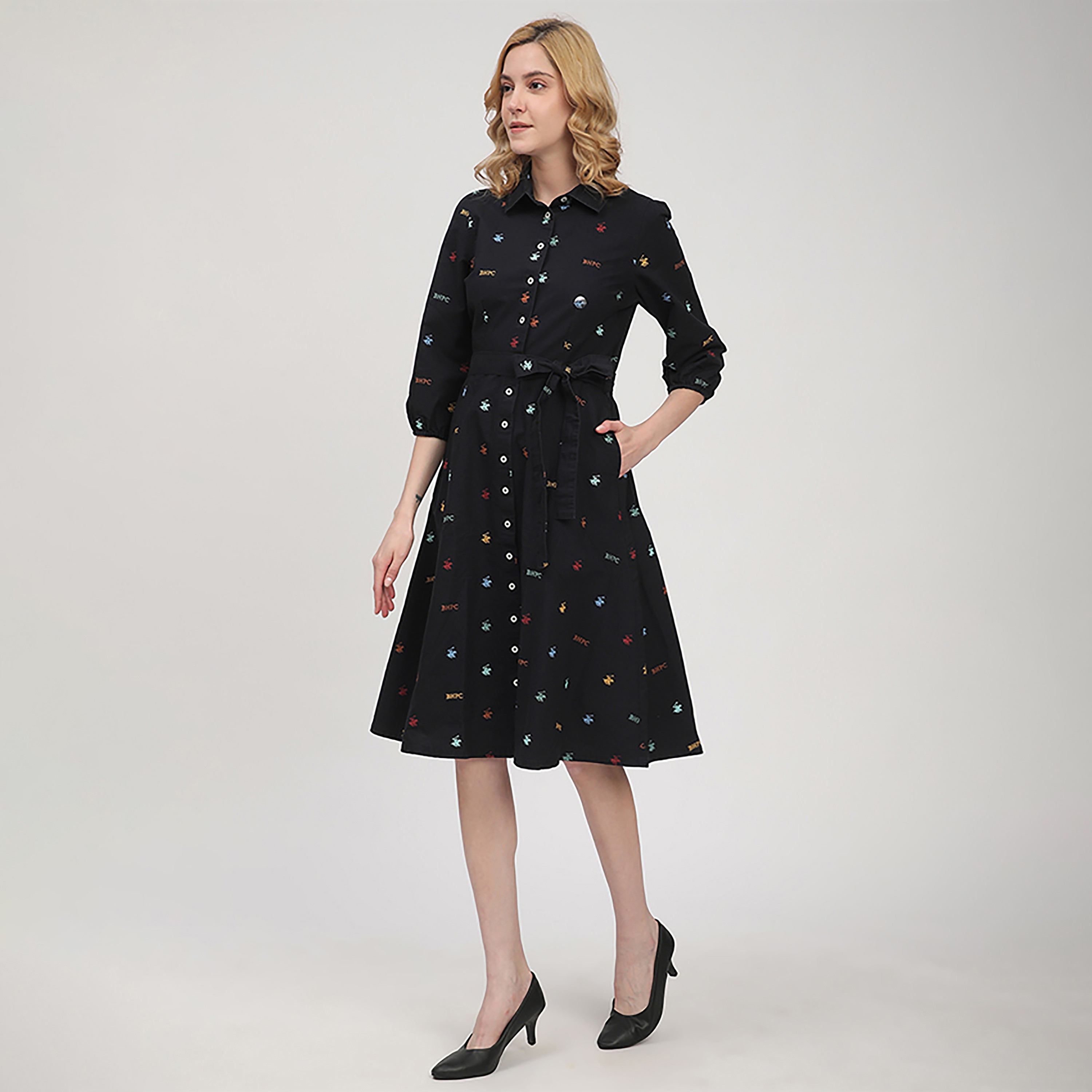 فستان نسائي يصل إلى الركبة بأكمام مطاطية وياقة وشعار كامل من بيفرلي هيلز بولو كلوب-women-clothing-dresses-image-2