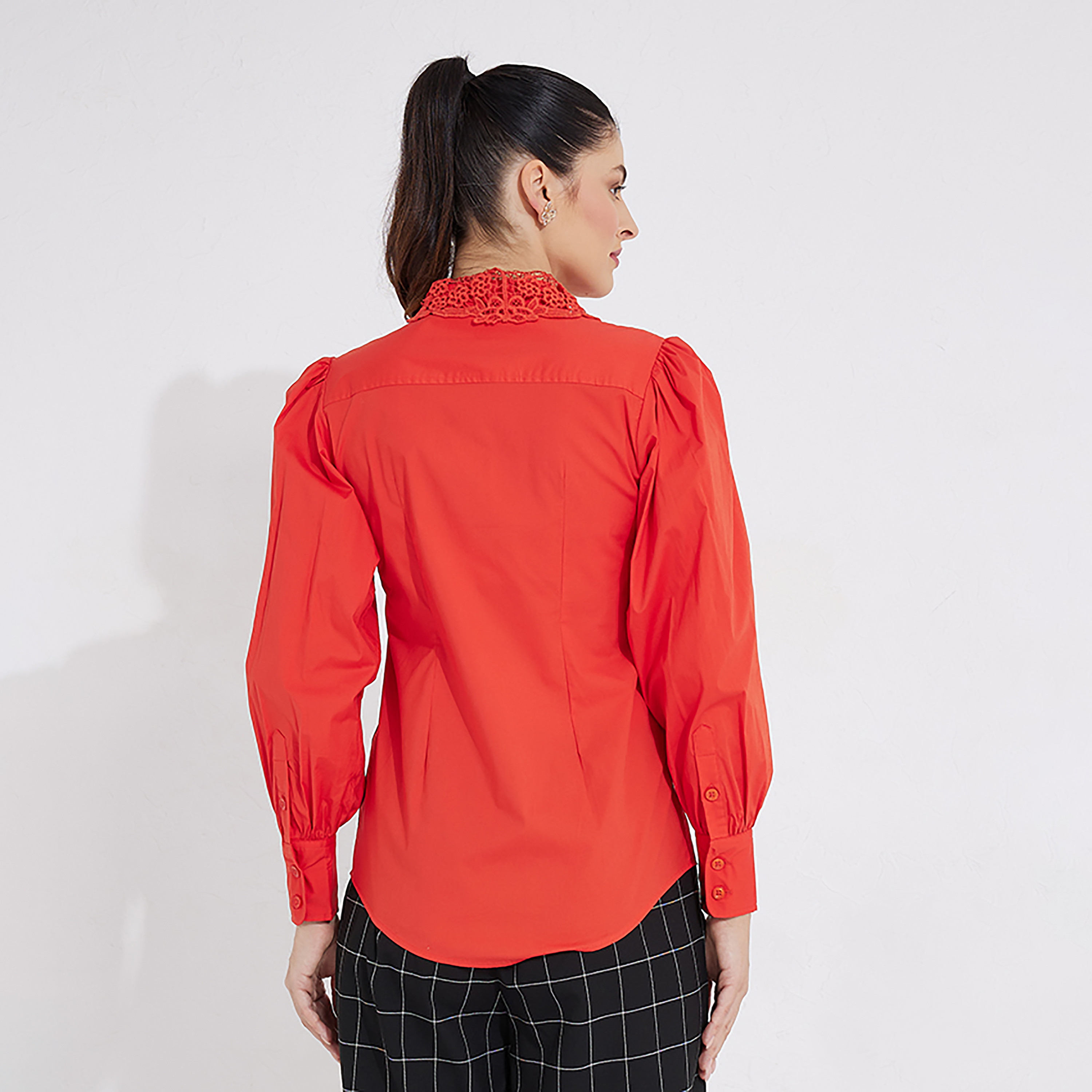بلوزة بياقة سادة وأكمام طويلة من بيفرلي هيلز بولو كلوب-women-clothing-shirtsandblouses-blouses-image-8