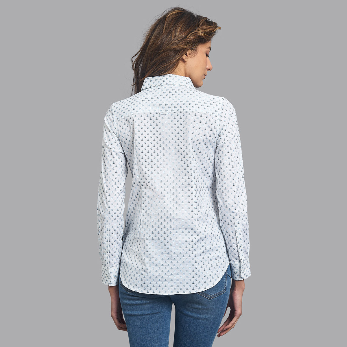 قميص بيفرلي هيلزبولو كلوب مطبوع بياقة وأكمام طويلة مع لون أبيض للنساء-women-clothing-shirtsandblouses-blouses-image-2