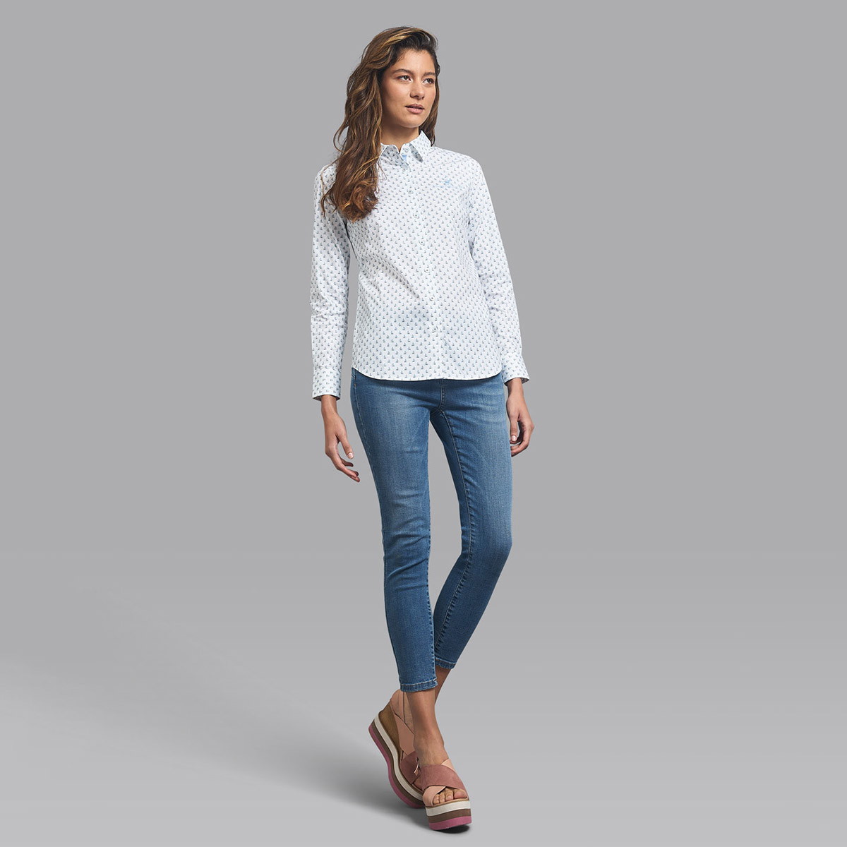 قميص بيفرلي هيلزبولو كلوب مطبوع بياقة وأكمام طويلة مع لون أبيض للنساء-women-clothing-shirtsandblouses-blouses-image-8