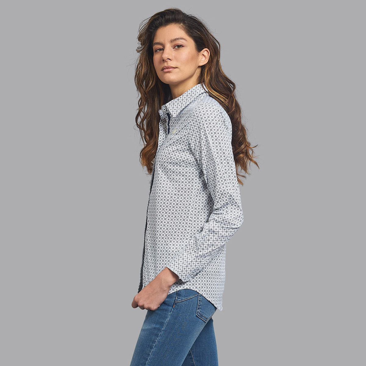 قميص بيفرلي هيلزبولو كلوب مطبوع بياقة وأكمام طويلة مع لون أبيض للنساء-women-clothing-shirtsandblouses-blouses-image-4