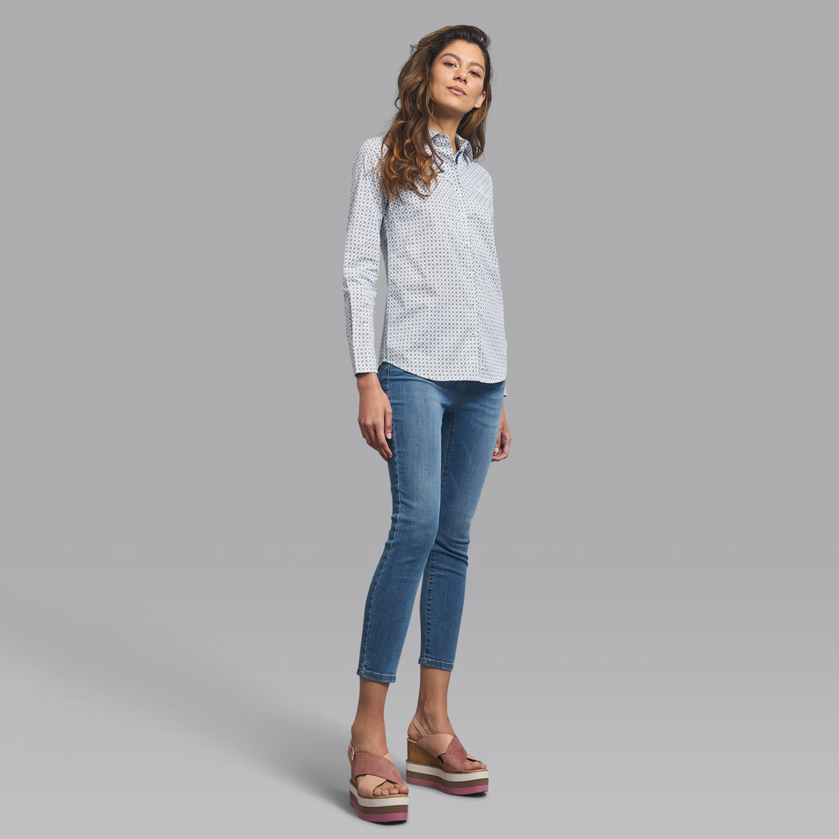 قميص بيفرلي هيلزبولو كلوب مطبوع بياقة وأكمام طويلة مع لون أبيض للنساء-women-clothing-shirtsandblouses-blouses-image-7
