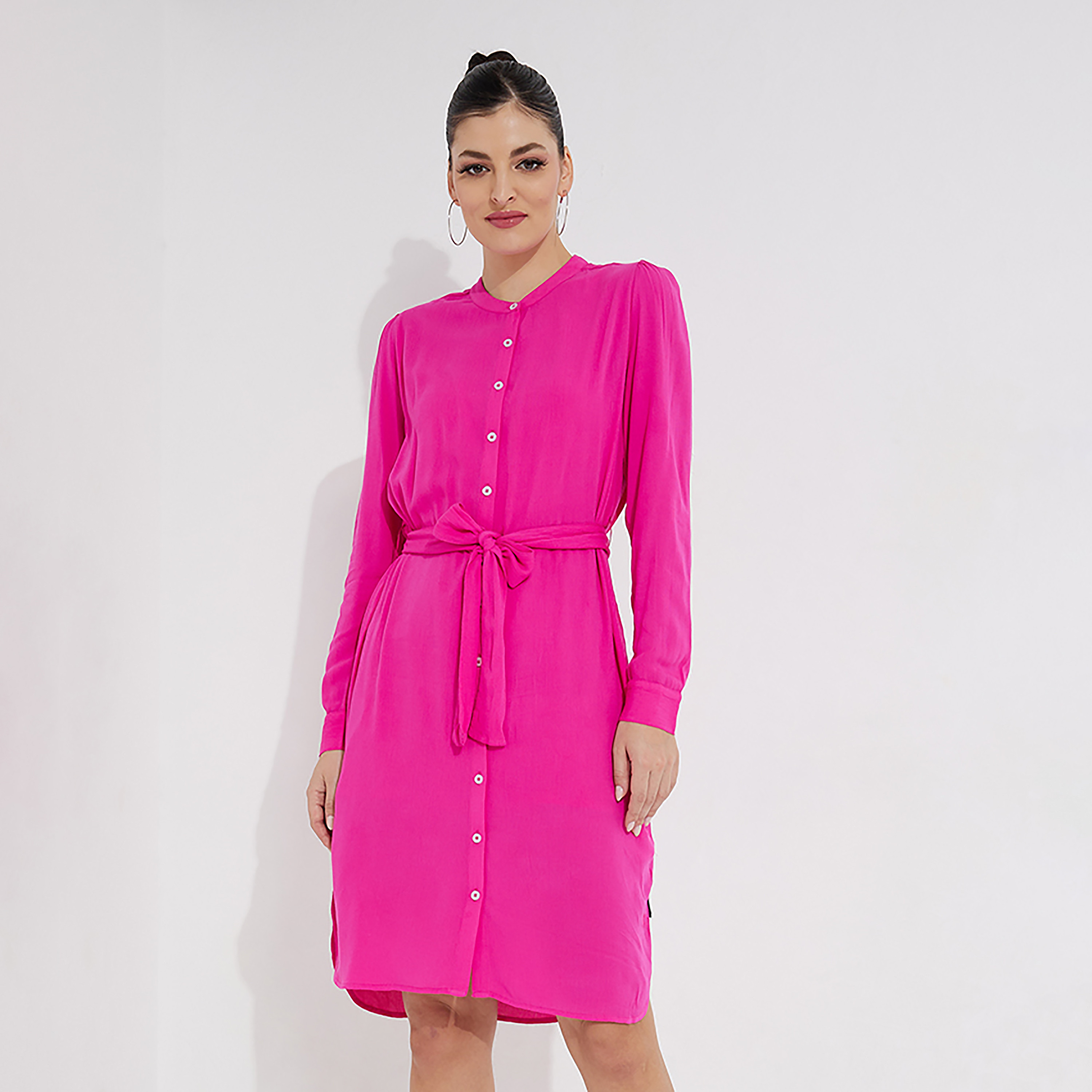فستان قميص بطول الركبة ذو مزخرف مع رقبة ماندرين برباط أمامي من بيفرلي هيلز بولو كلوب-women-clothing-dresses-image-5