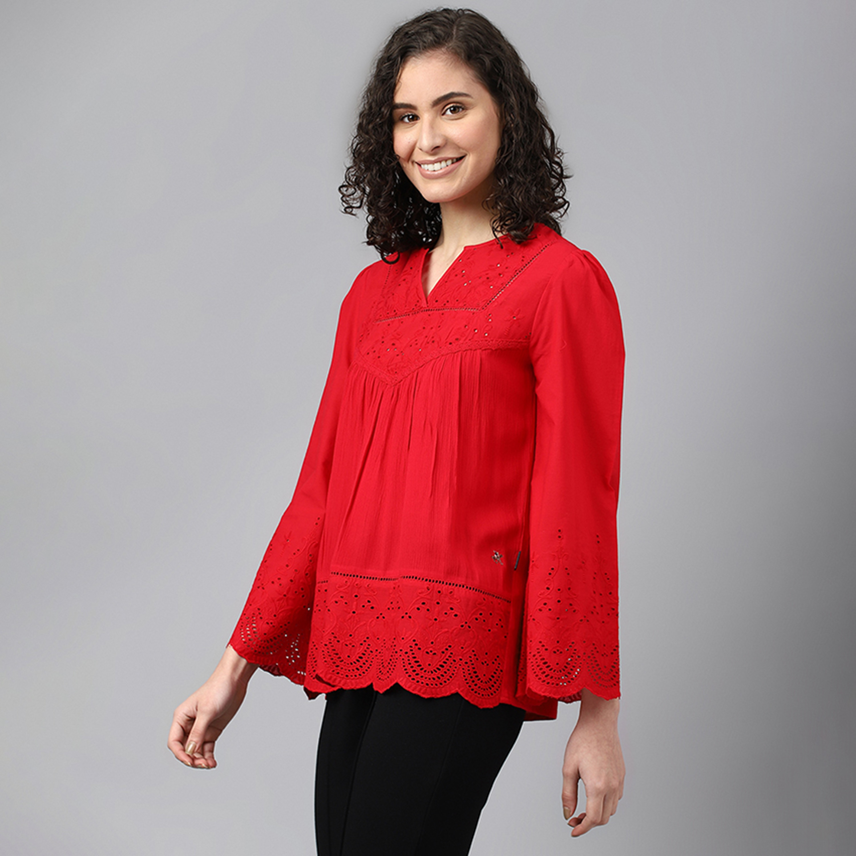 بلوزة بيفرلي هيلز بولو كلوب ذو شيفلي بياقة على شكل وى ذو مطرز وأكمام طويلة-women-clothing-shirtsandblouses-blouses-image-2