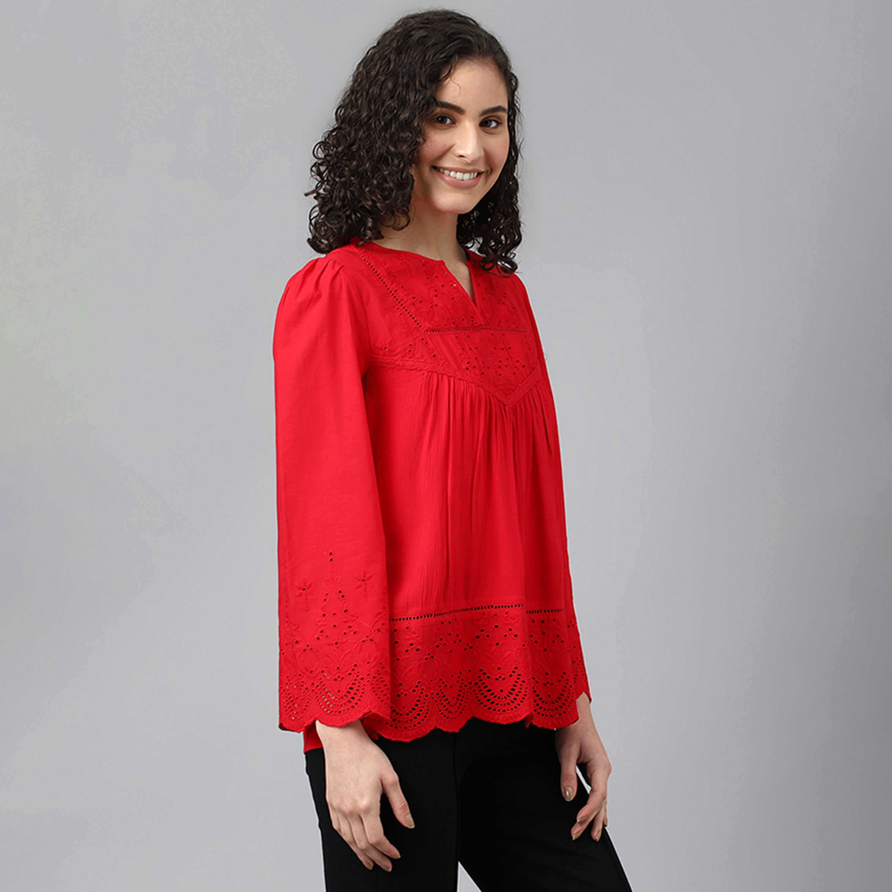 بلوزة بيفرلي هيلز بولو كلوب ذو شيفلي بياقة على شكل وى ذو مطرز وأكمام طويلة-women-clothing-shirtsandblouses-blouses-image-3