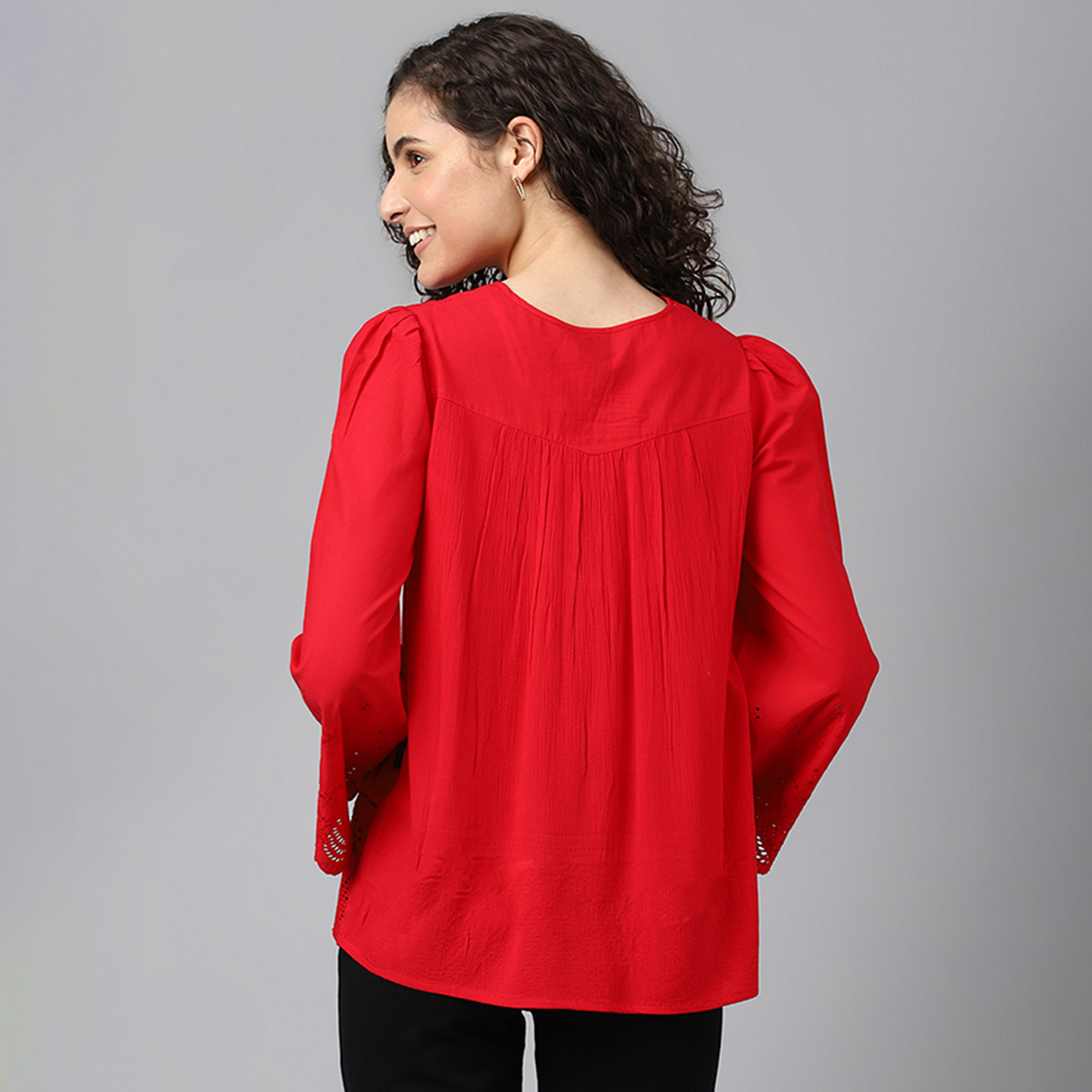 بلوزة بيفرلي هيلز بولو كلوب ذو شيفلي بياقة على شكل وى ذو مطرز وأكمام طويلة-women-clothing-shirtsandblouses-blouses-image-4