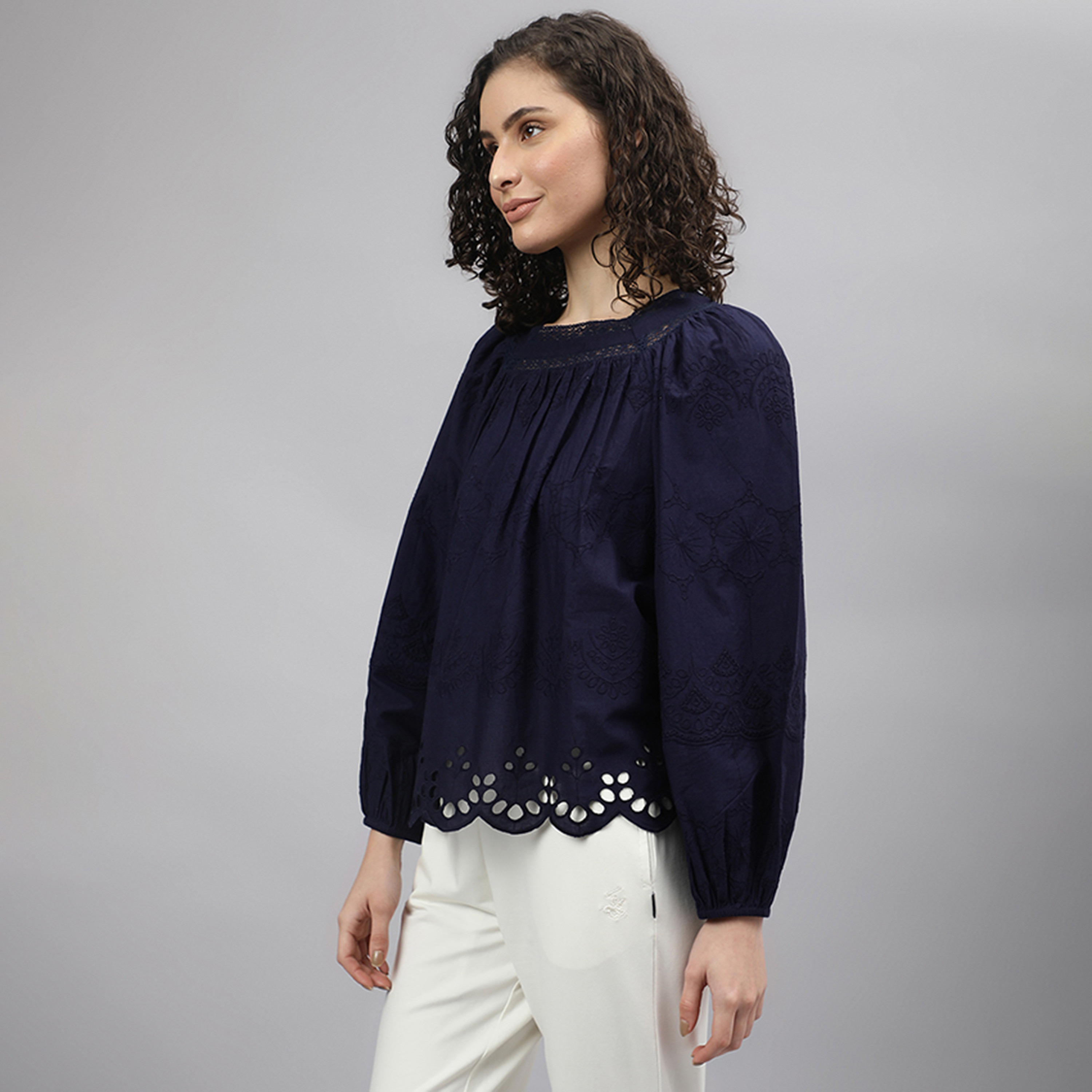 بلوزة بيفرلي هيلز بولو كلوب ذو شيفلي بياقة قارب ذو مطرز وأكمام طويلة-women-clothing-shirtsandblouses-blouses-image-5