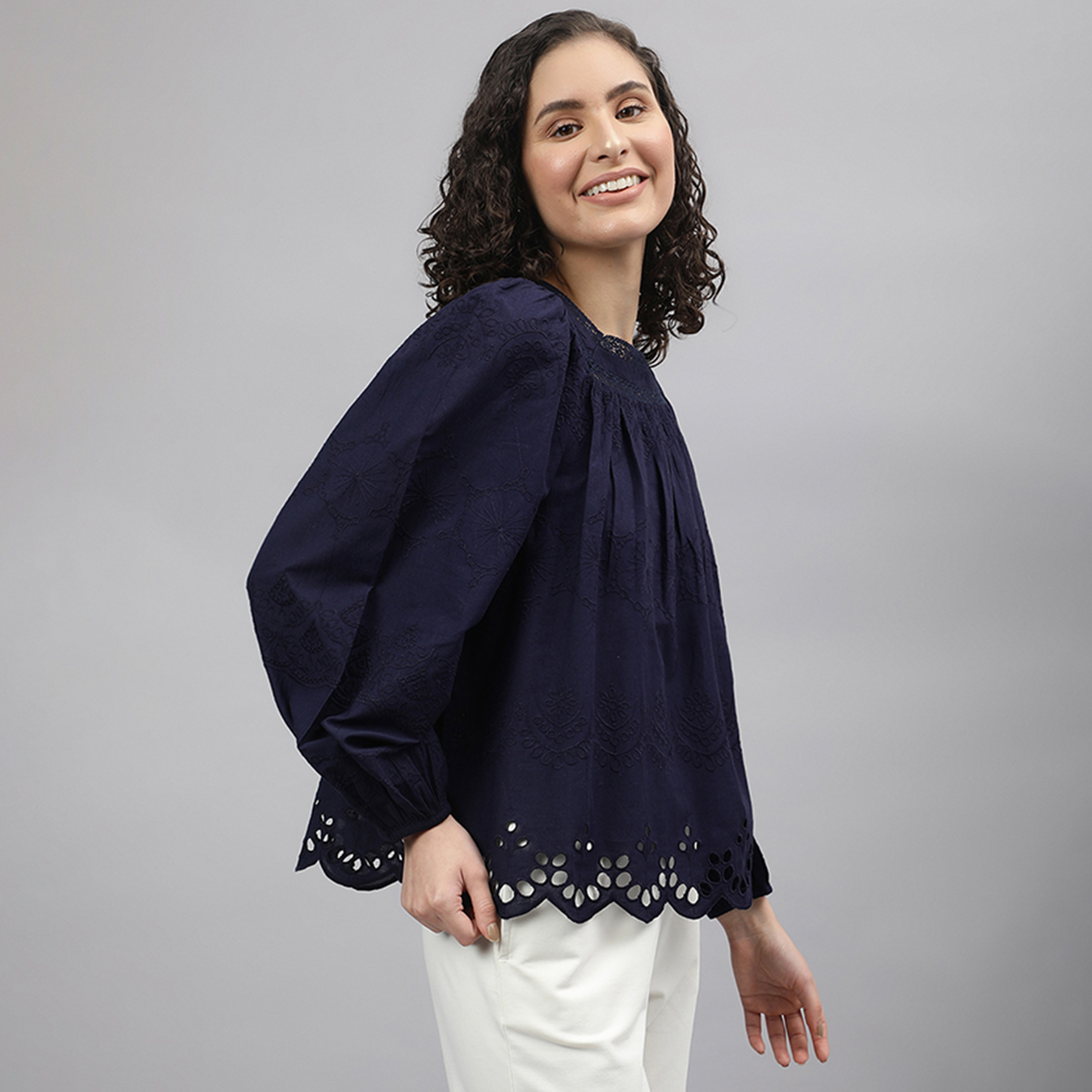 بلوزة بيفرلي هيلز بولو كلوب ذو شيفلي بياقة قارب ذو مطرز وأكمام طويلة-women-clothing-shirtsandblouses-blouses-image-4