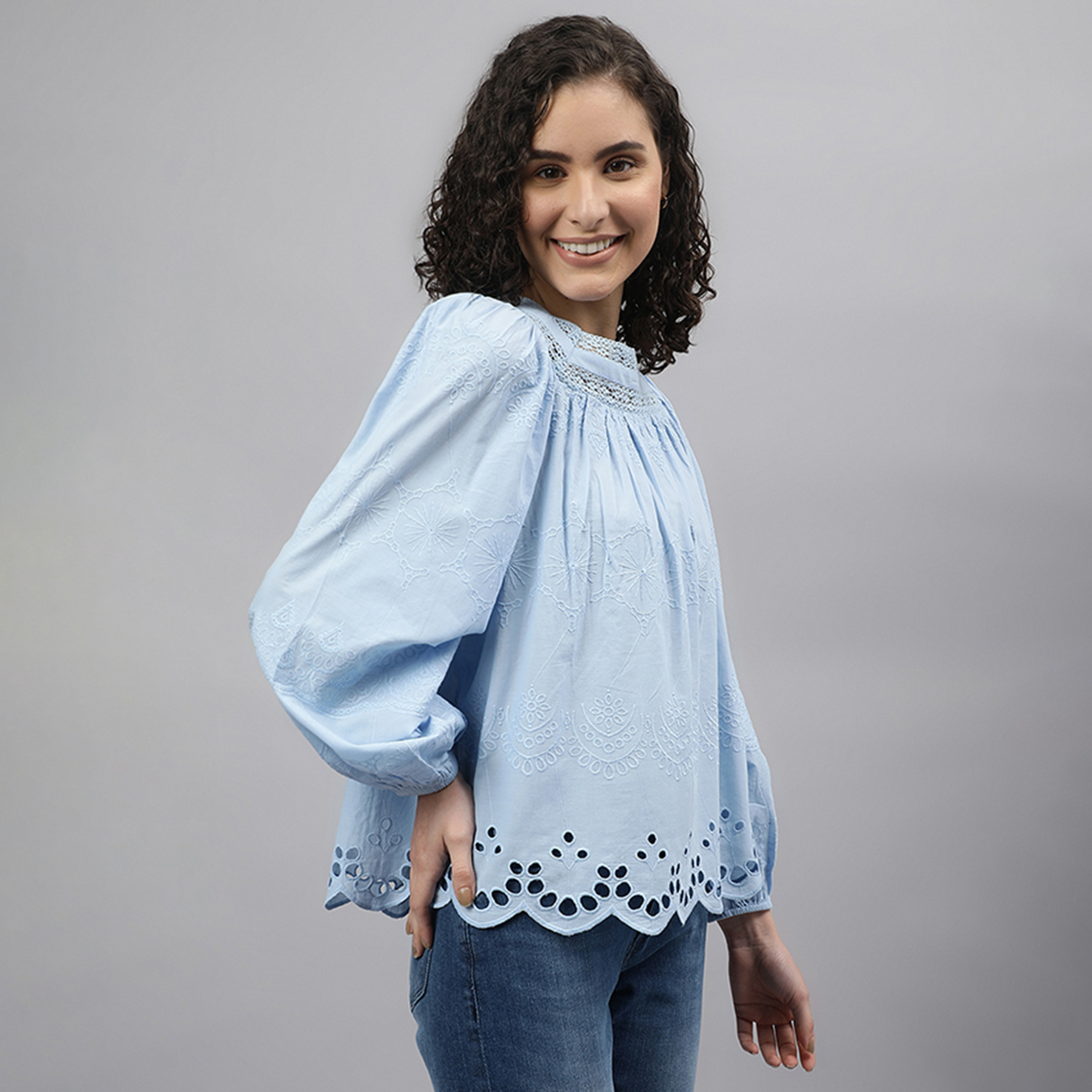 بلوزة بيفرلي هيلز بولو كلوب ذو شيفلي بياقة قارب ذو مطرز وأكمام طويلة-women-clothing-shirtsandblouses-blouses-image-8