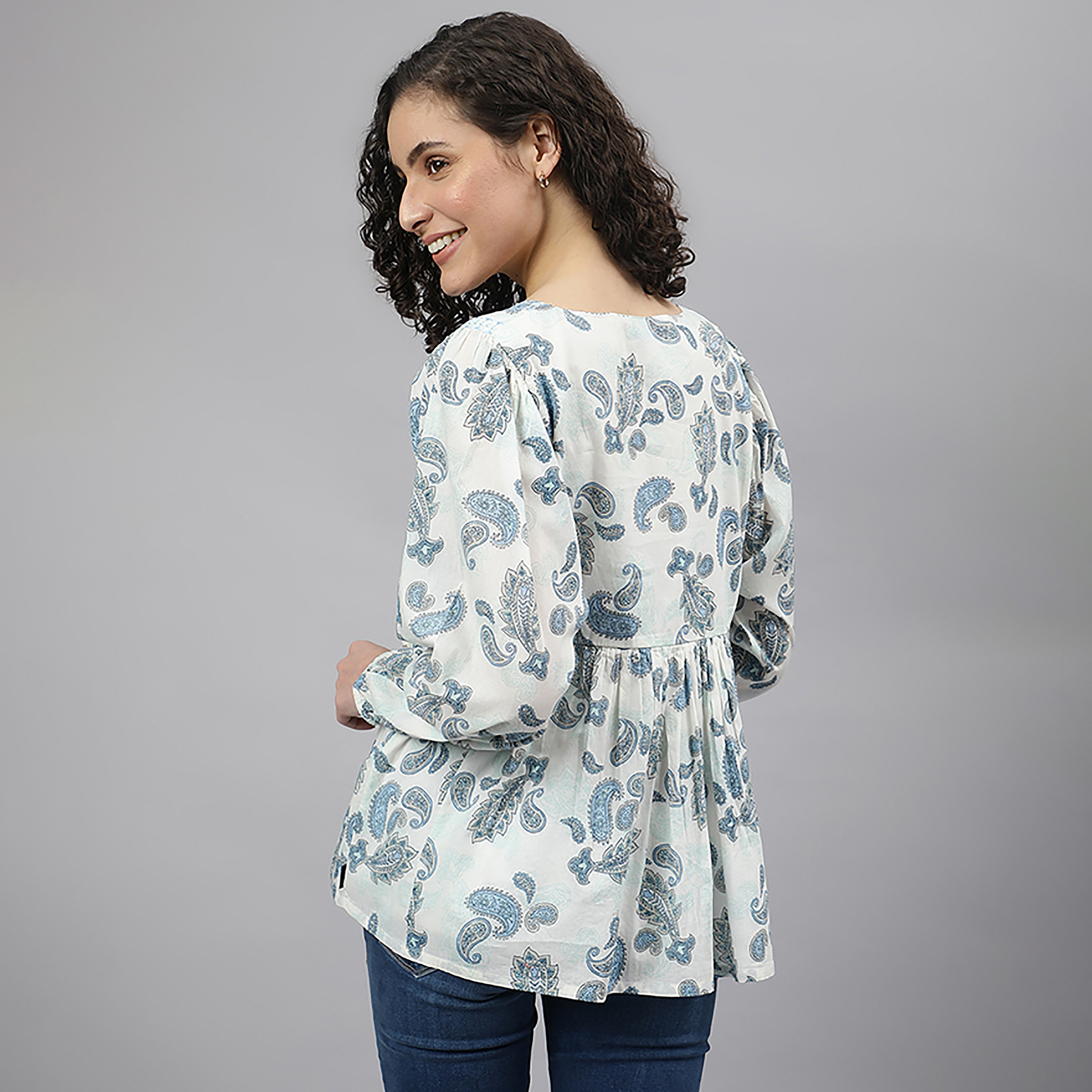 تونيك بأكمام طويلة وياقة دائرية بطبعة بيزلي من بيفرلي هيلز بولو كلوب-women-clothing-shirtsandblouses-blouses-image-4