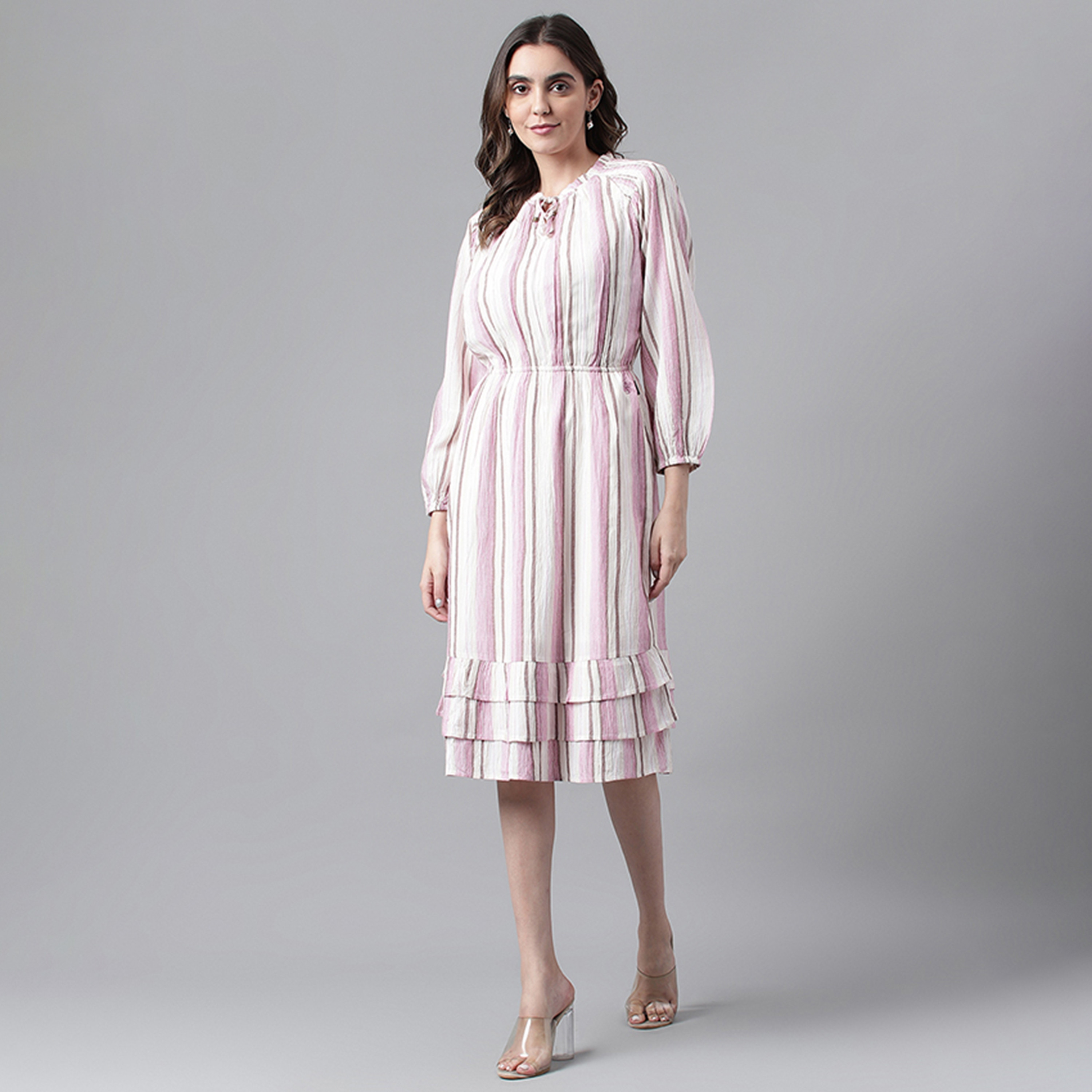 فستان نسائي ميدي متعدد الألوان مخطط ورقبة مكشكشة بطبقة من نادي بيفرلي هيلز-women-clothing-dresses-image-1