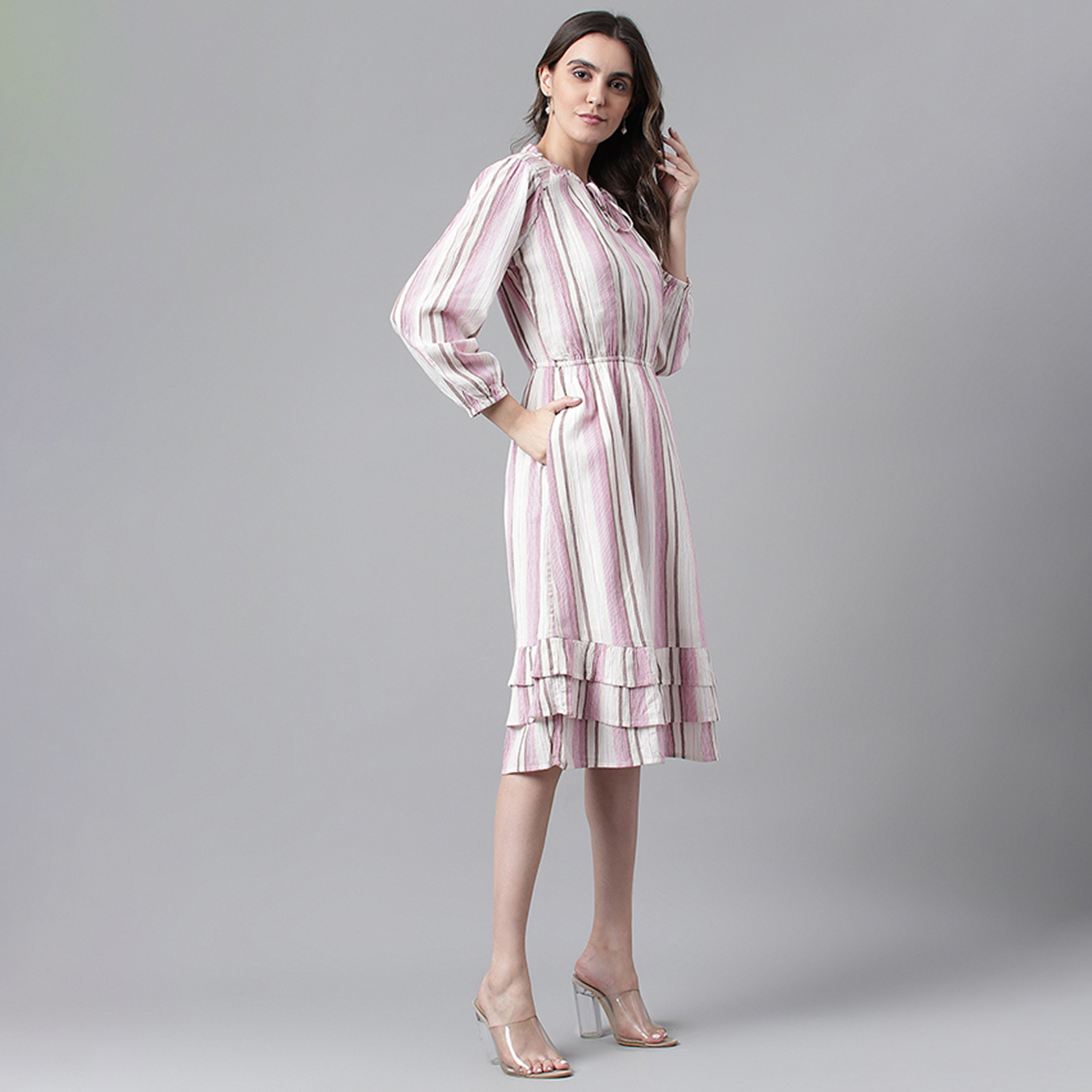 فستان نسائي ميدي متعدد الألوان مخطط ورقبة مكشكشة بطبقة من نادي بيفرلي هيلز-women-clothing-dresses-image-2