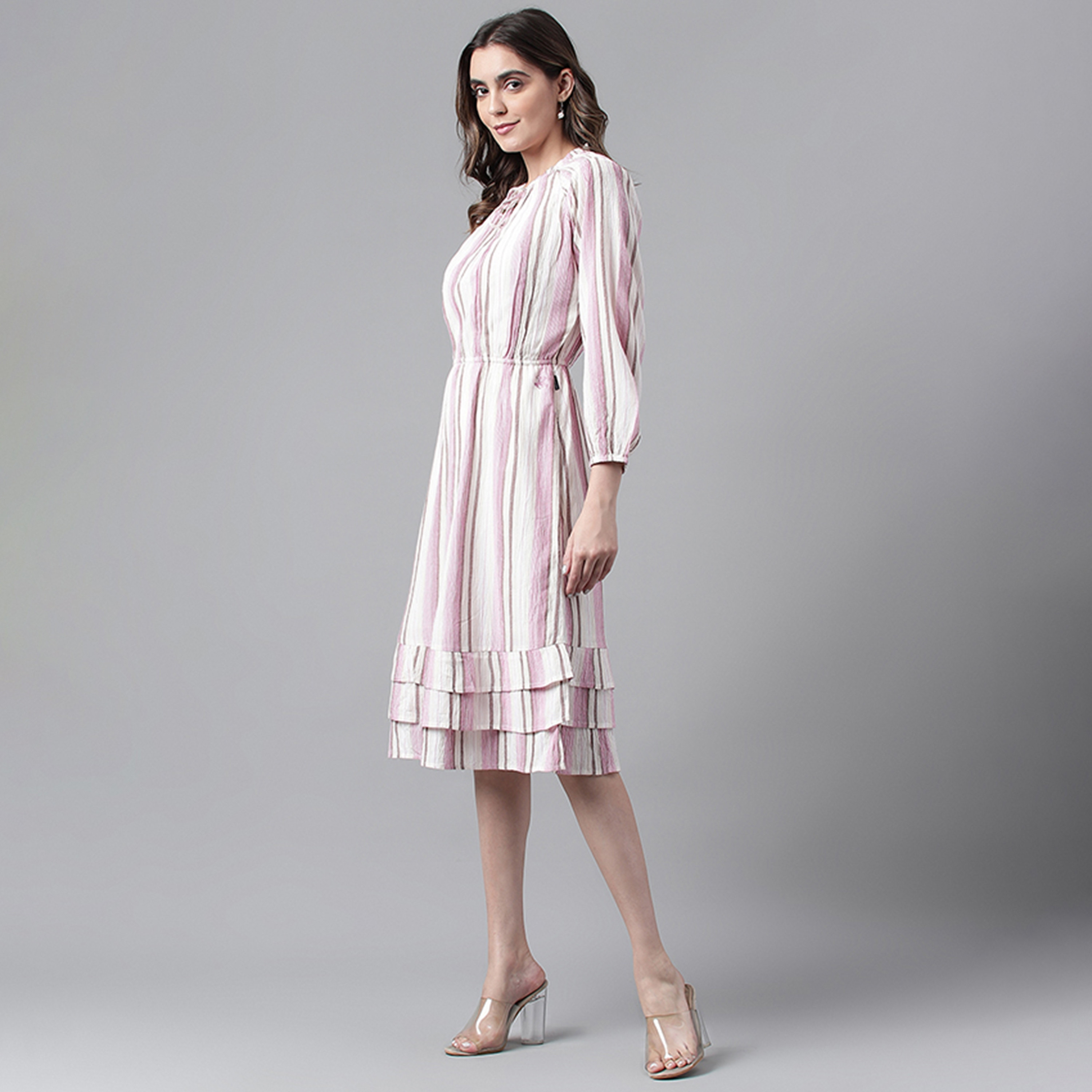 فستان نسائي ميدي متعدد الألوان مخطط ورقبة مكشكشة بطبقة من نادي بيفرلي هيلز-women-clothing-dresses-image-3