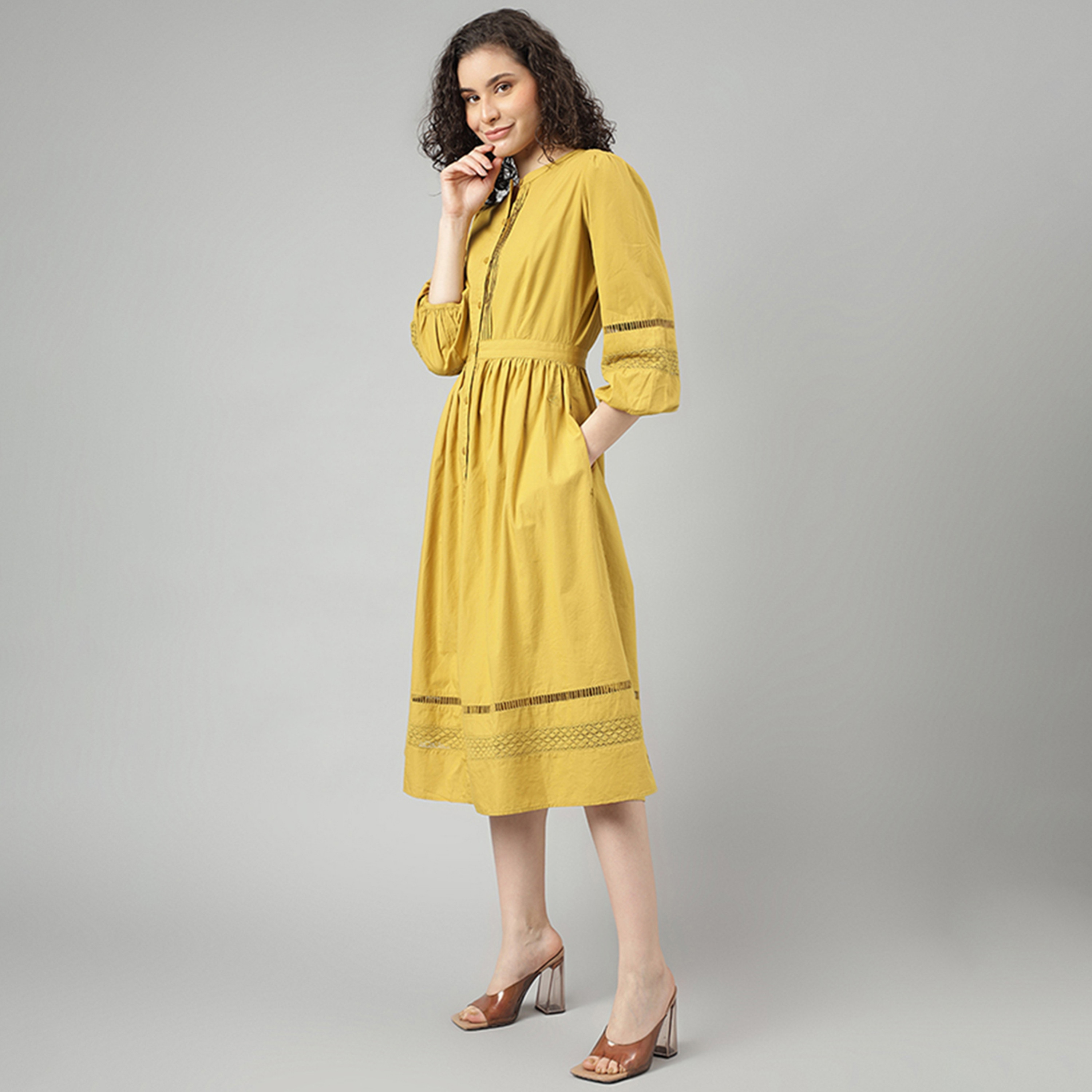 فستان قميص متوسط الطول بياقة مطوية وأزرار من بيفرلي هيلز بولو كلوب مع جيب جانبي-women-clothing-dresses-image-2