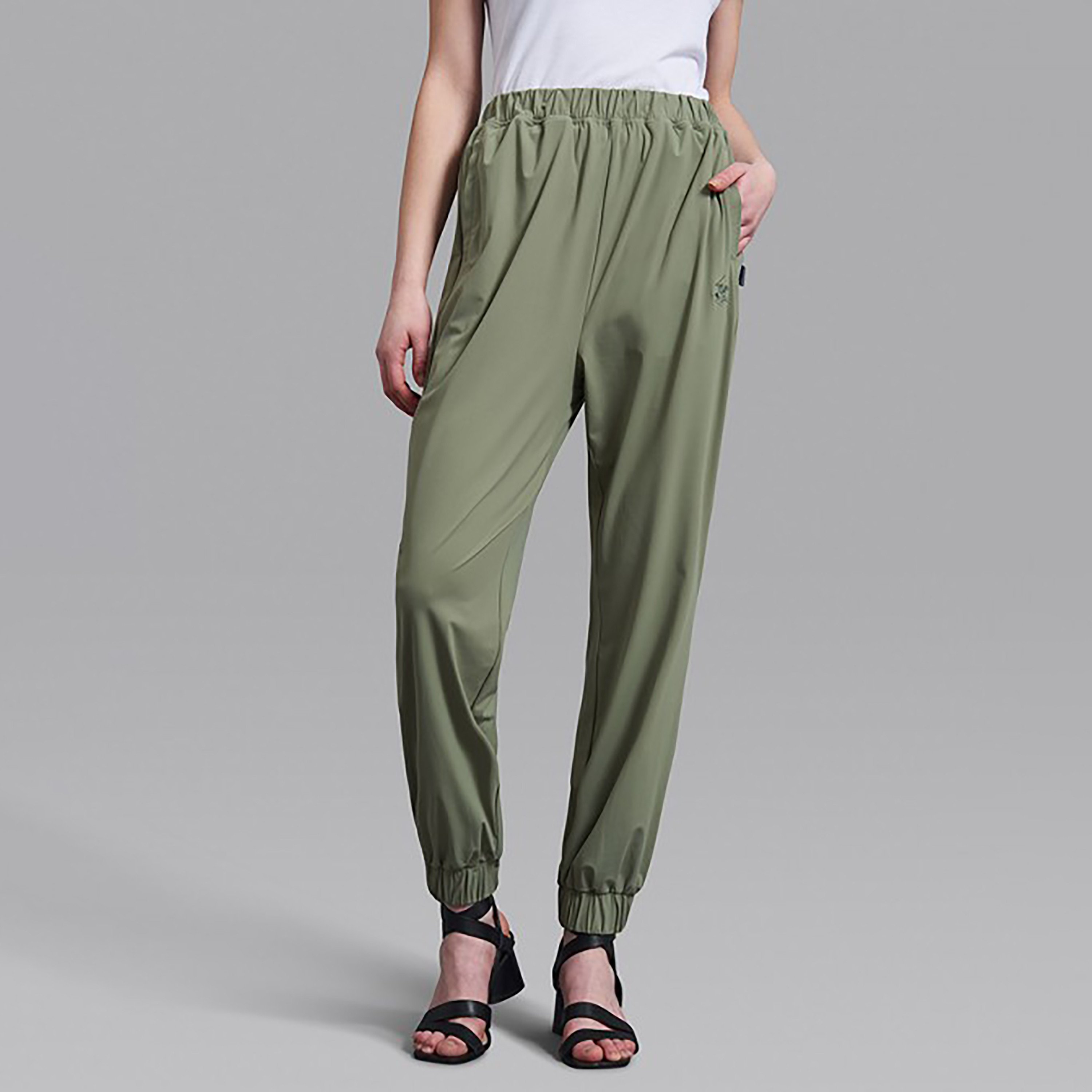 بنطال رياضي للنساء باللون الأزرق الداكن وتفاصيل جيوب من بيفرلي هيلز بولو كلوب-women-clothing-bottoms-joggers-image-5